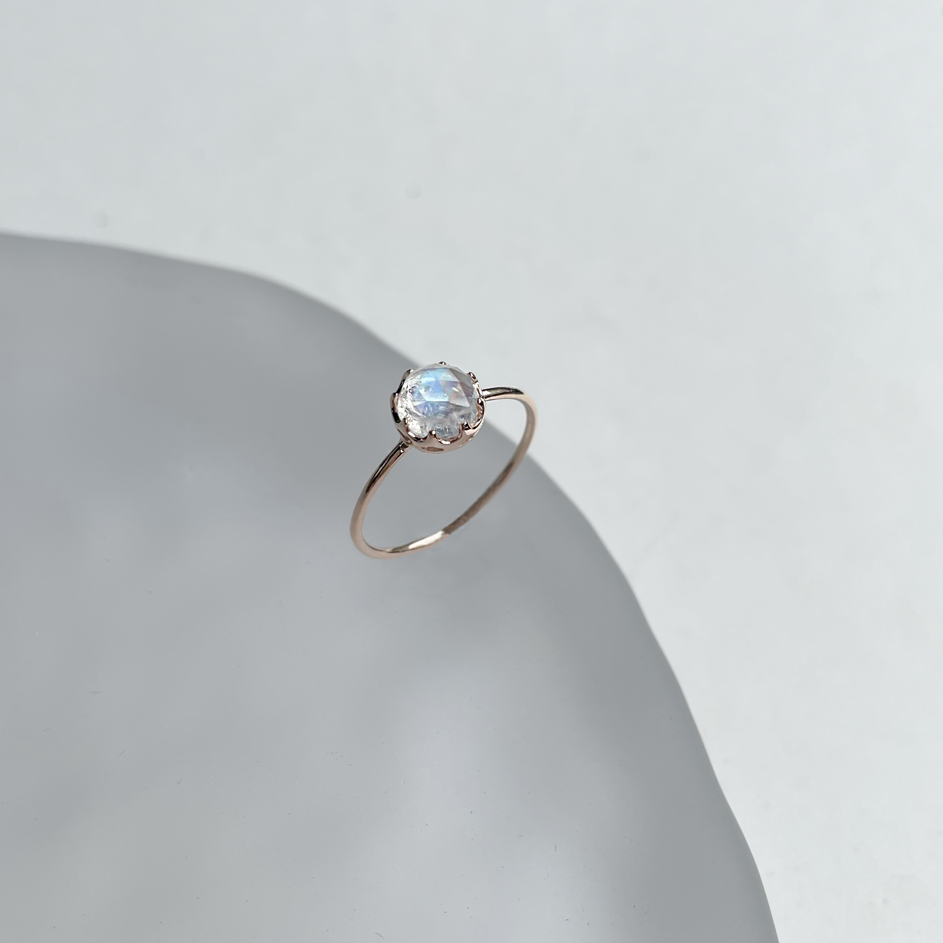 Castle Rosecut月光石細戒