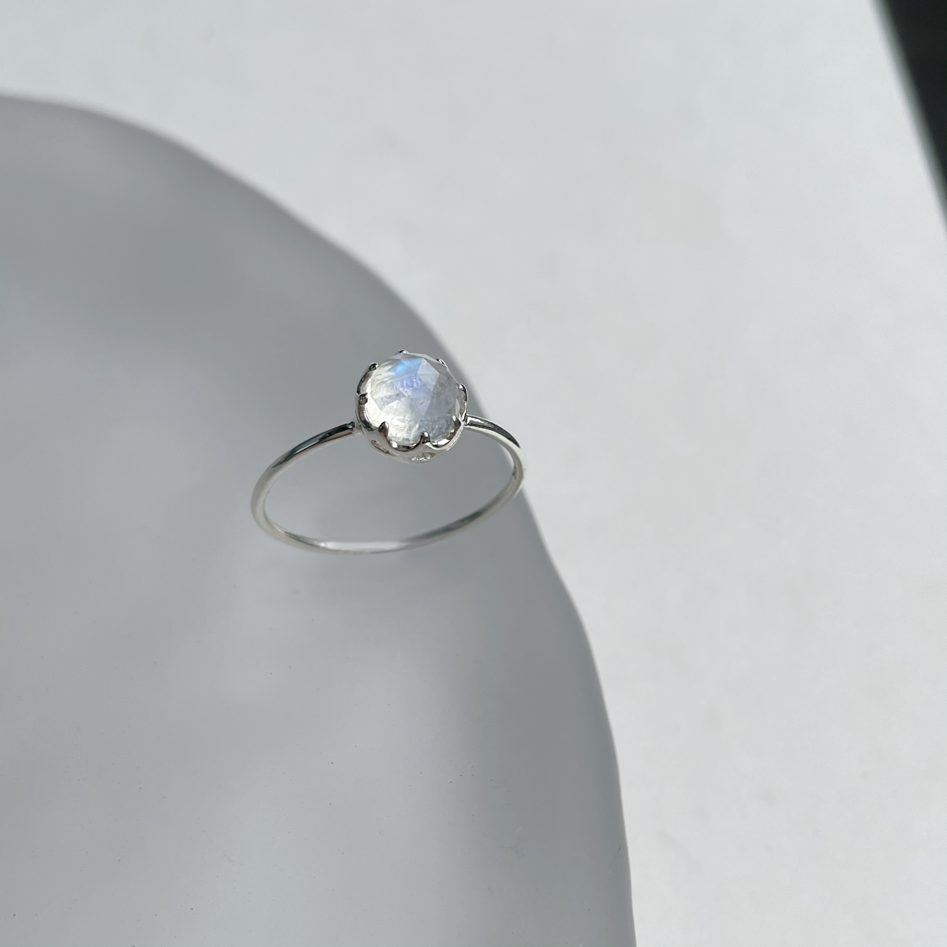 Castle Rosecut月光石細戒