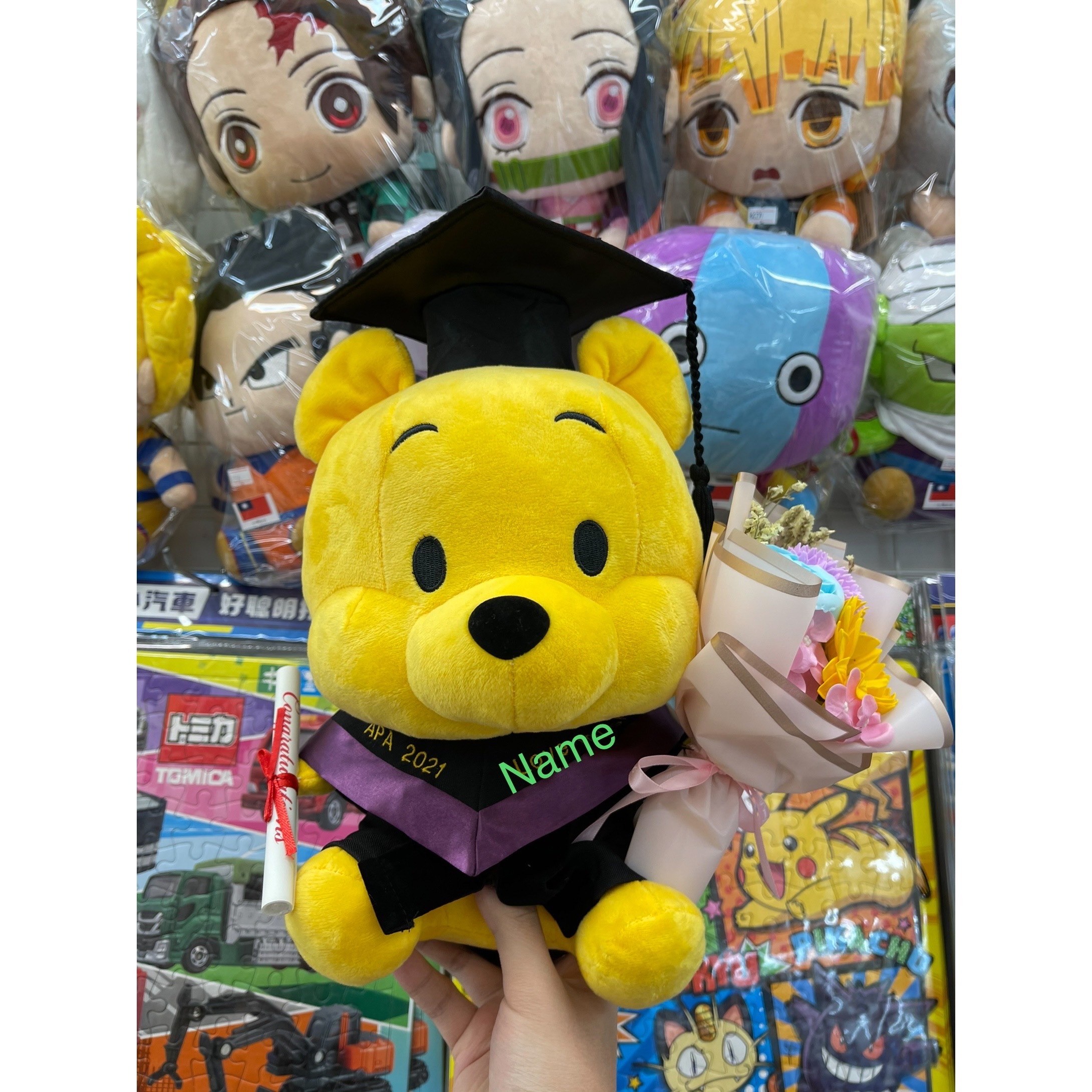 小熊維尼畢業公仔