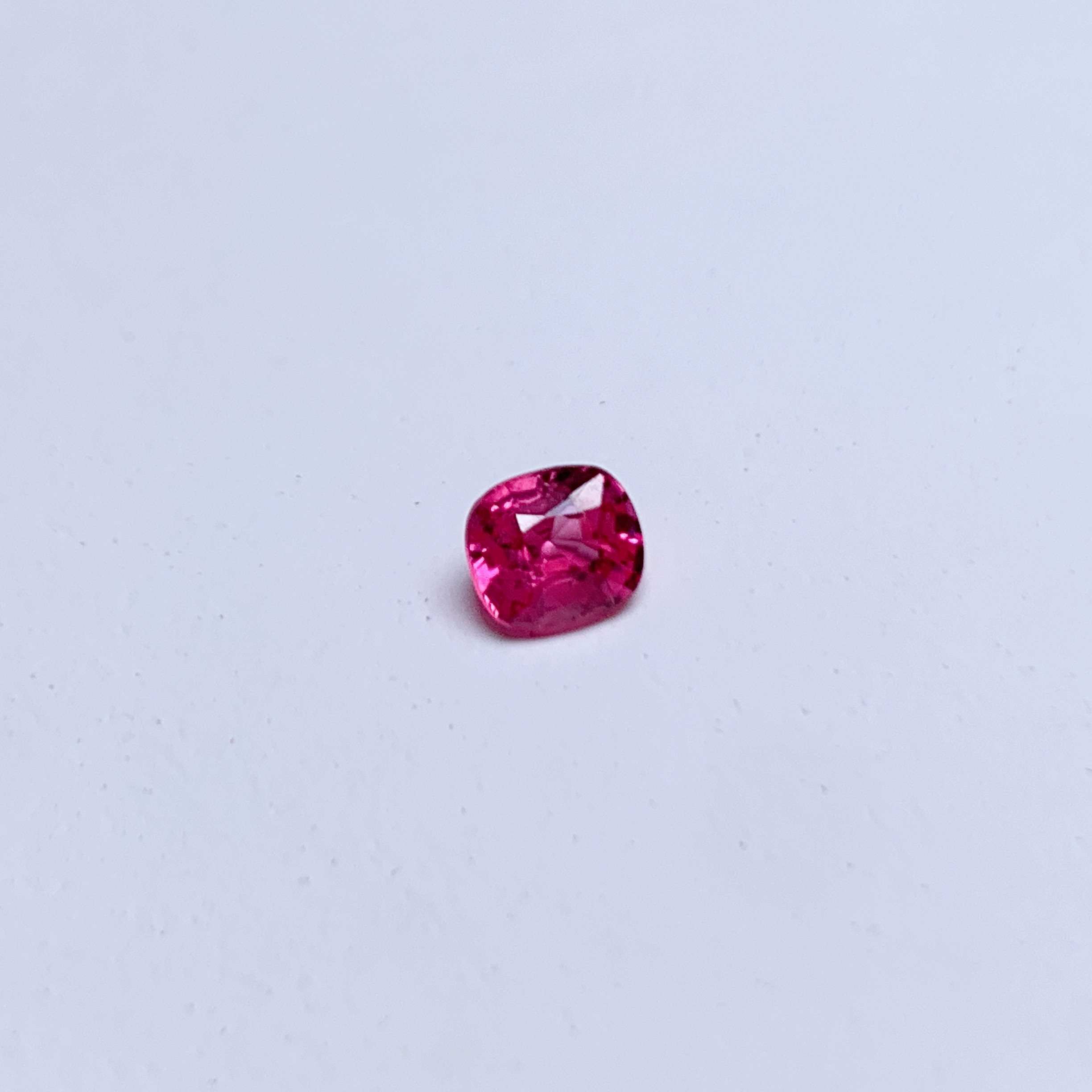0.58ct 枕形艷粉紅色尖晶石