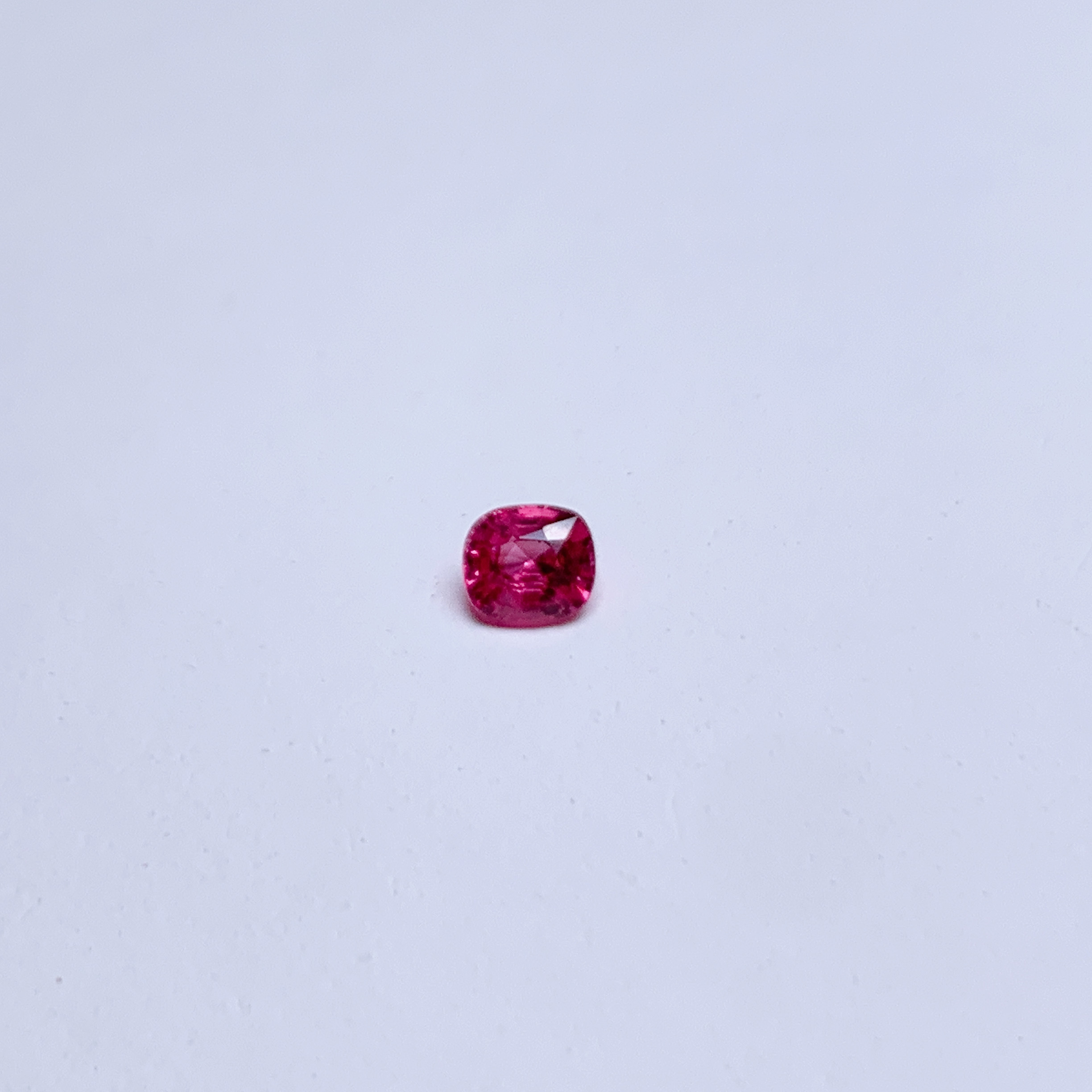 0.58ct 枕形艷粉紅色尖晶石