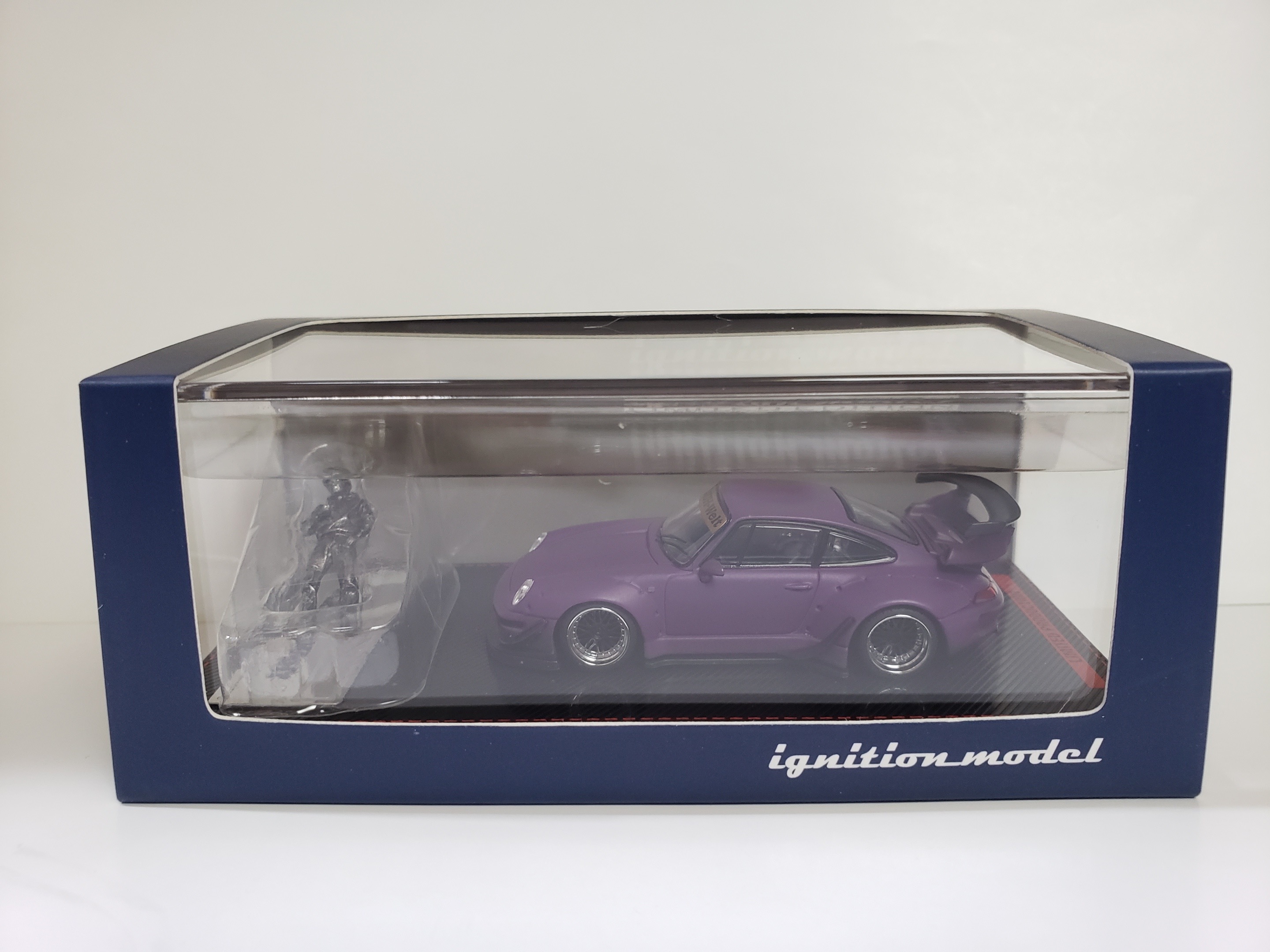 【ignition model】限定品 RWB 993 Matte Purple IG2262 RWB 993 Matte Purple With Mr. Nakai figurine 1:18