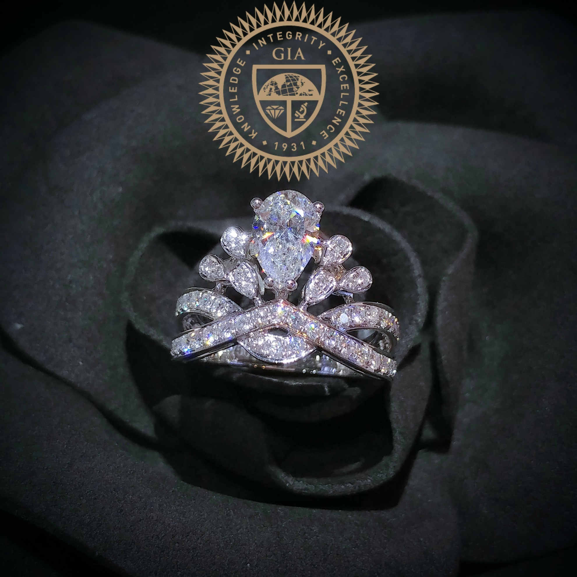 18K White Gold 1.68ct Pear Shaped Diamond Ring