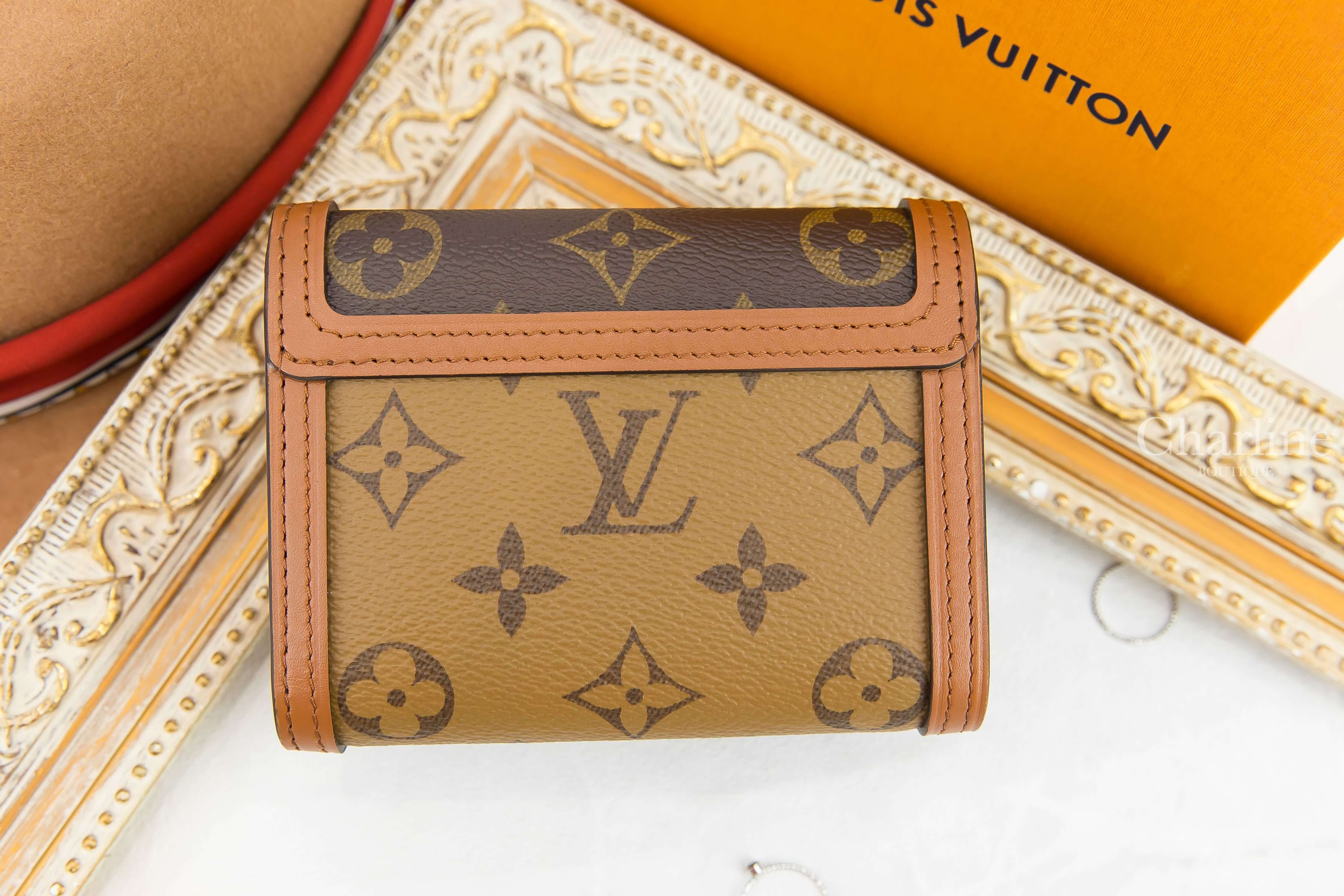 Louis Vuitton Dauphine Compact Wallet 咖啡色/焦糖拼色金色LV Logo三折短夾-Charline Boutique 精品代購
