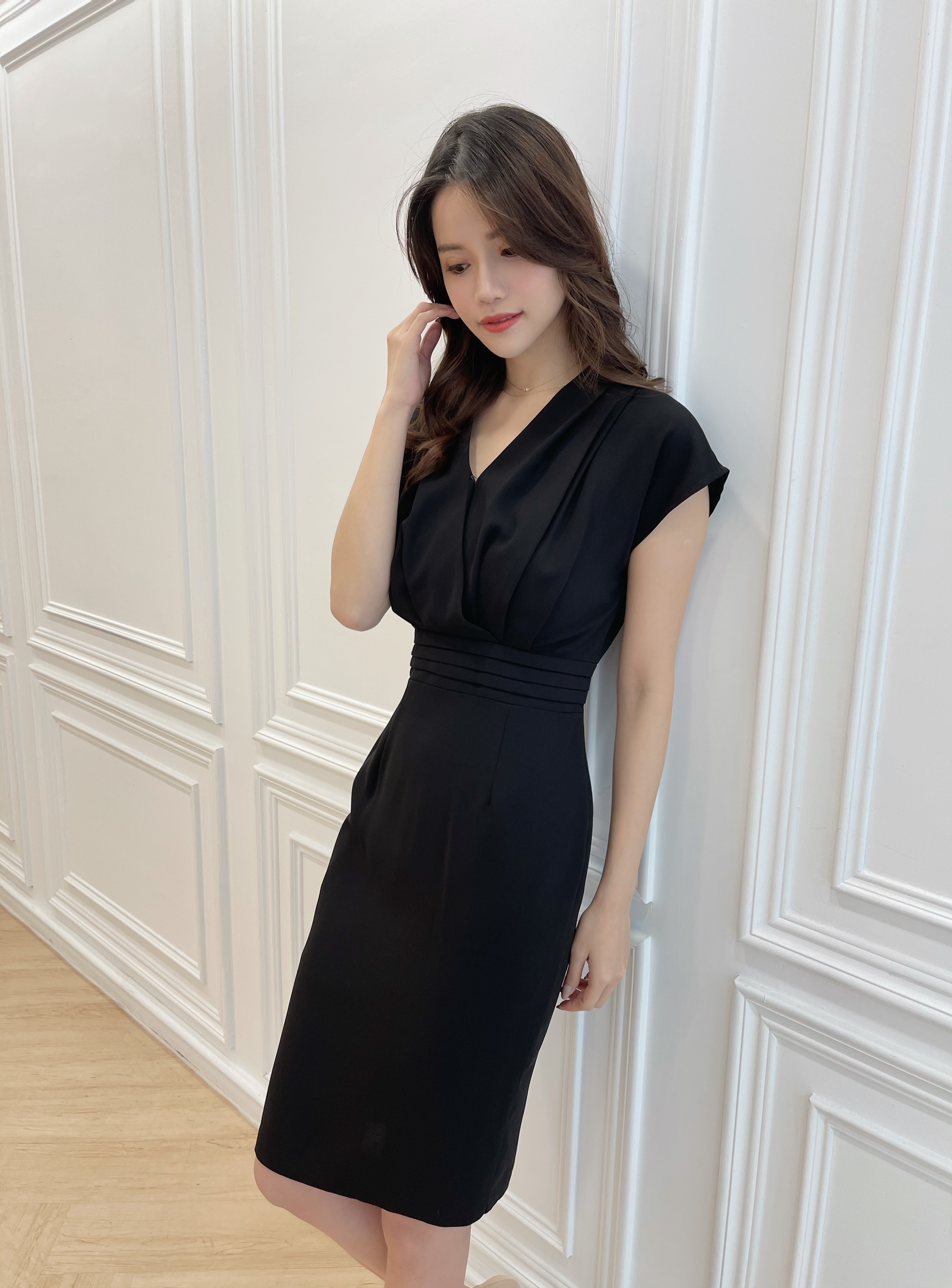 V領抓褶包裙洋(黑)