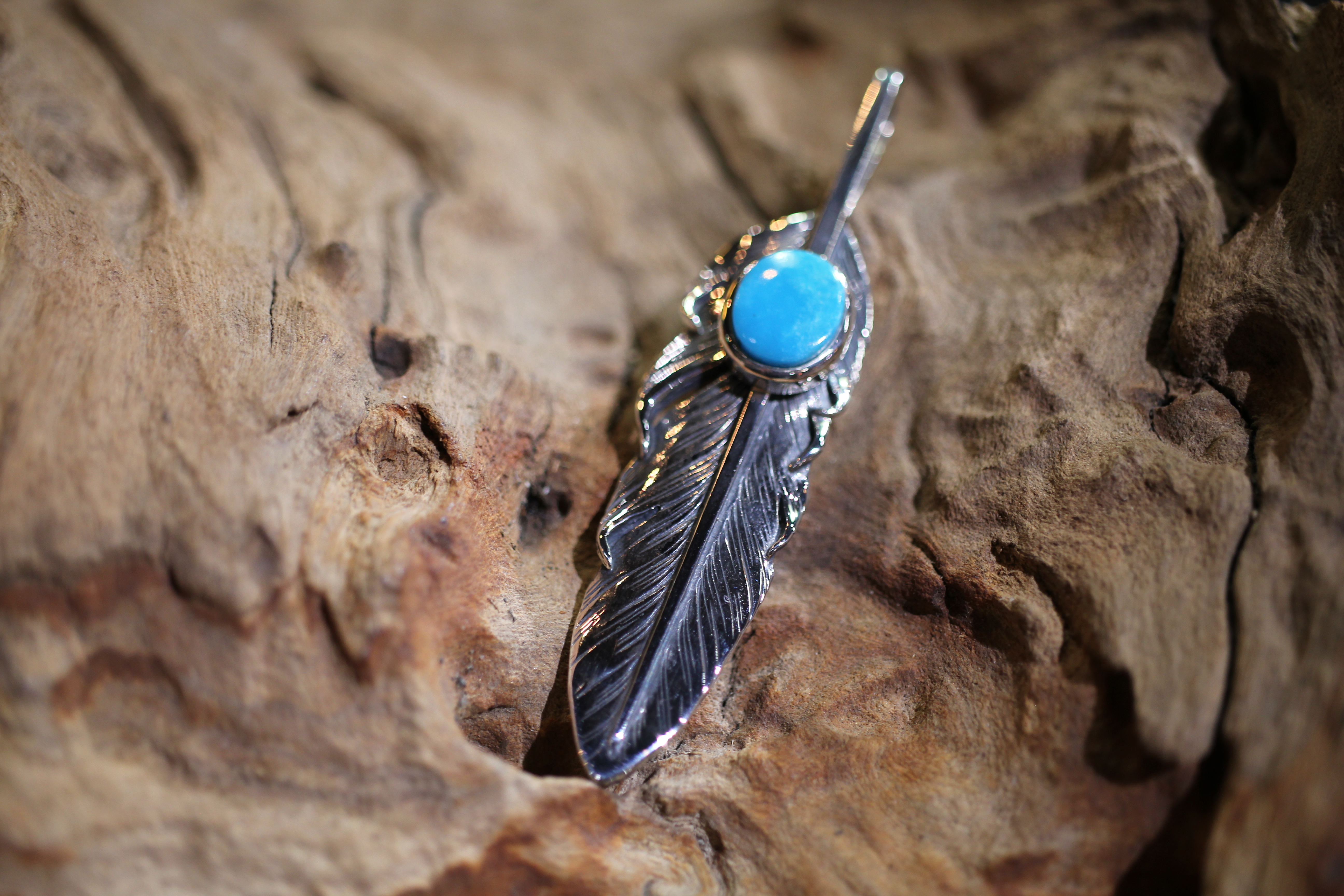 *Black Venom Jewelry-Freedom & Prayer XL(8cm)鑲美國Kingman松石銀羽。