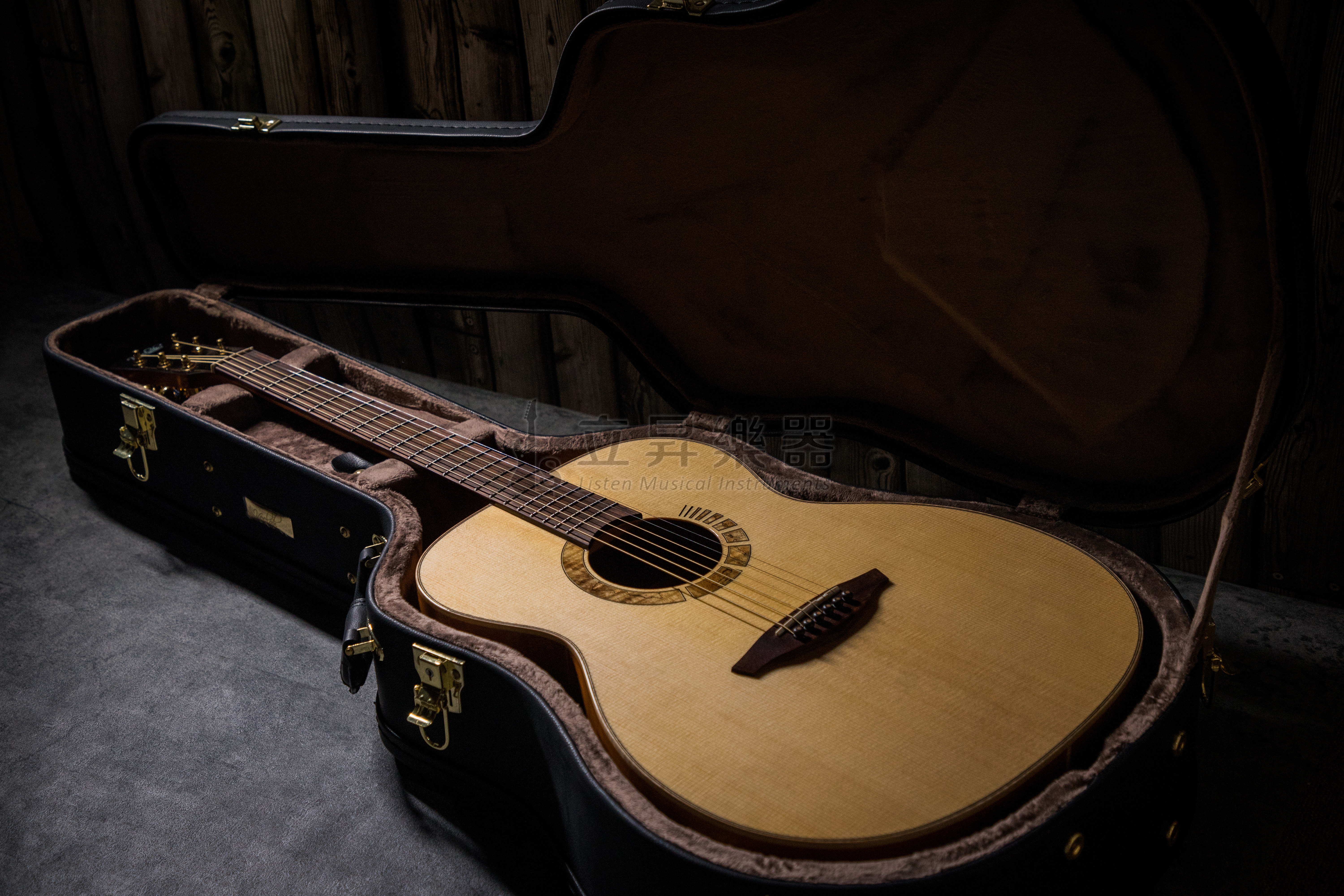 Veelah Veelah V7-SAS-OM 雲杉面板/桃花心側背板 全單板木吉他 (附原廠硬盒、配件包) 第 4 張圖片｜三峽吉他 / Bass