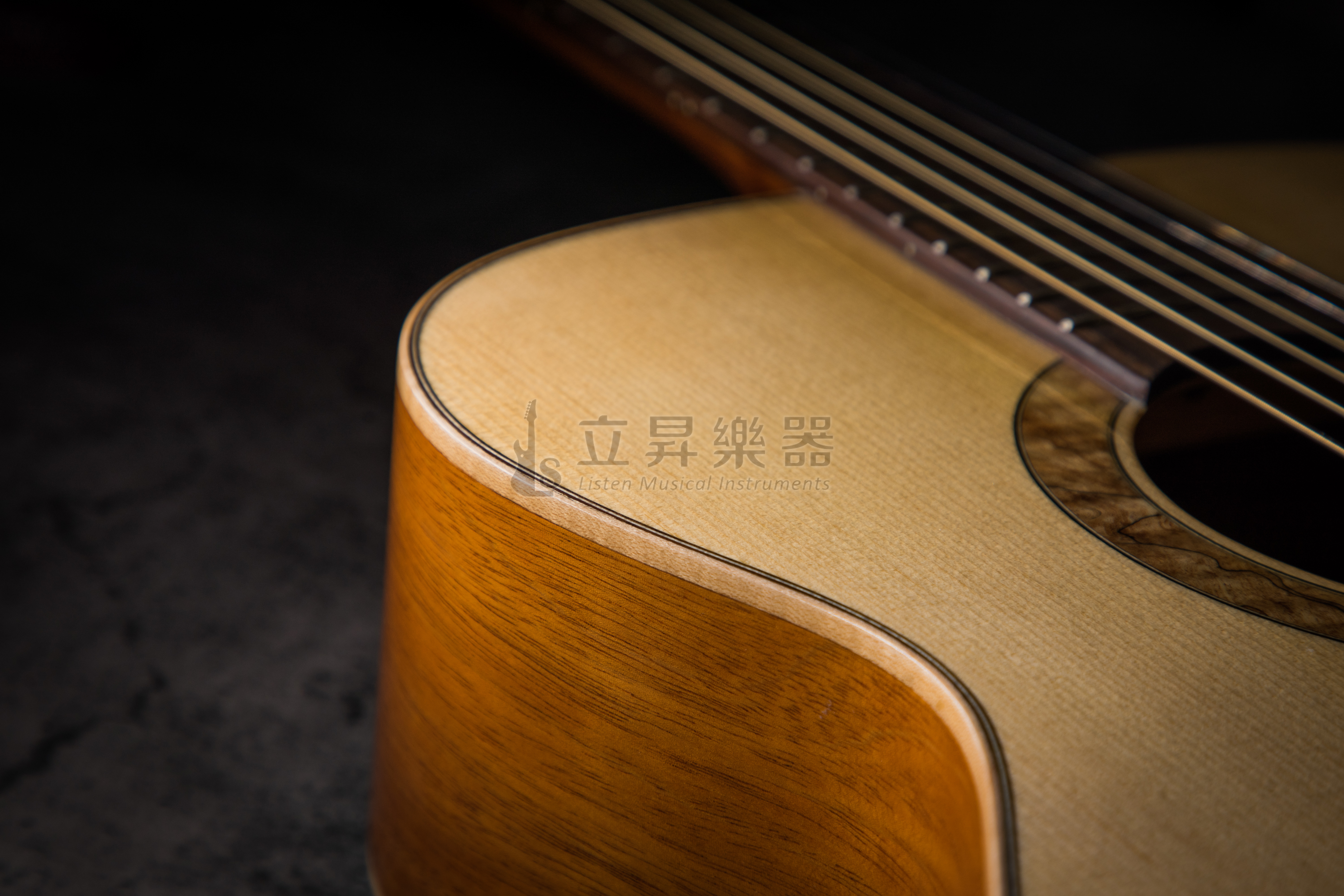 Veelah Veelah V7-SAS-OM 雲杉面板/桃花心側背板 全單板木吉他 (附原廠硬盒、配件包) 第 6 張圖片｜三峽吉他 / Bass