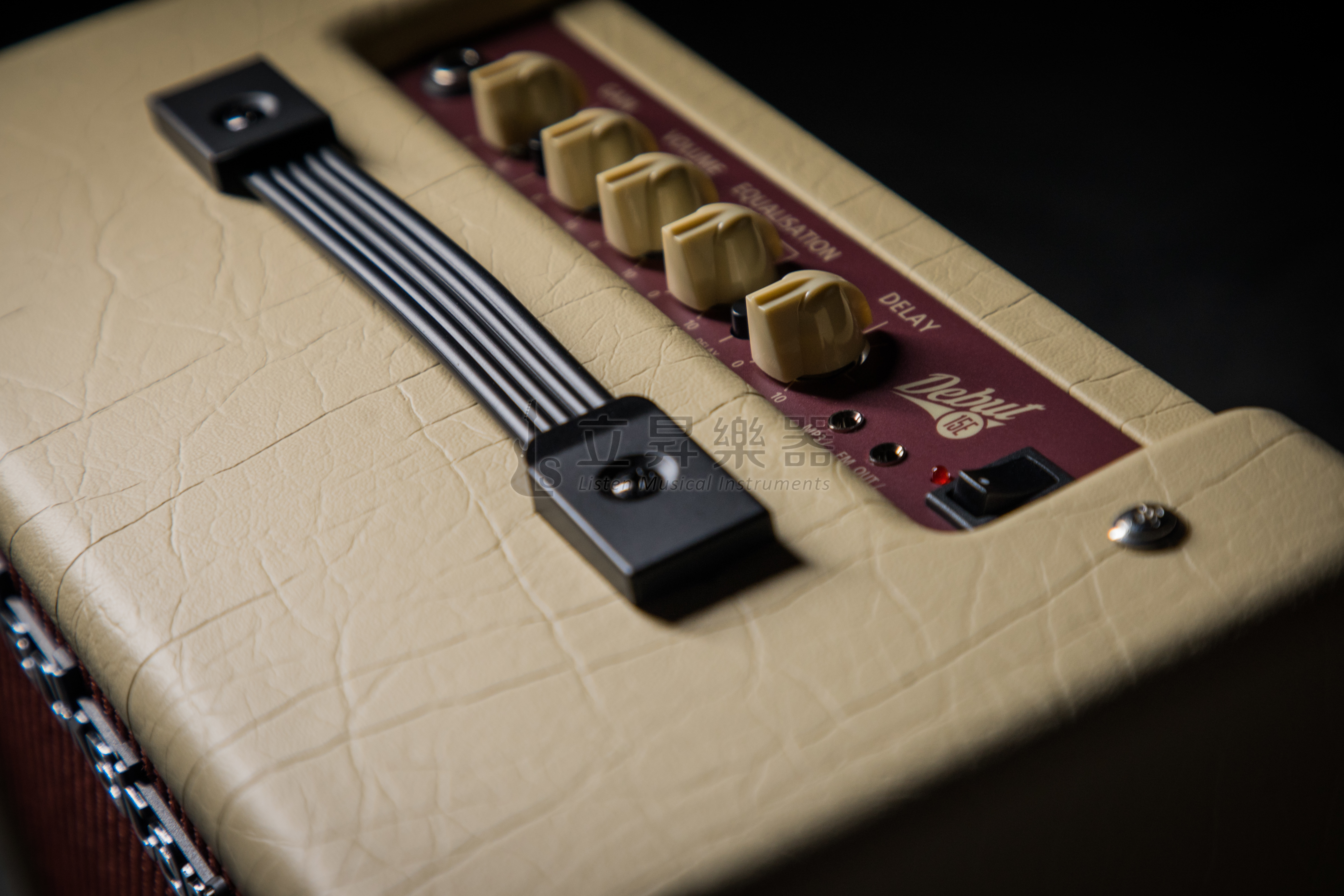 Blackstar DEBUT 15E 效果器音箱 15W 米色 內建延遲效果 電吉他音箱