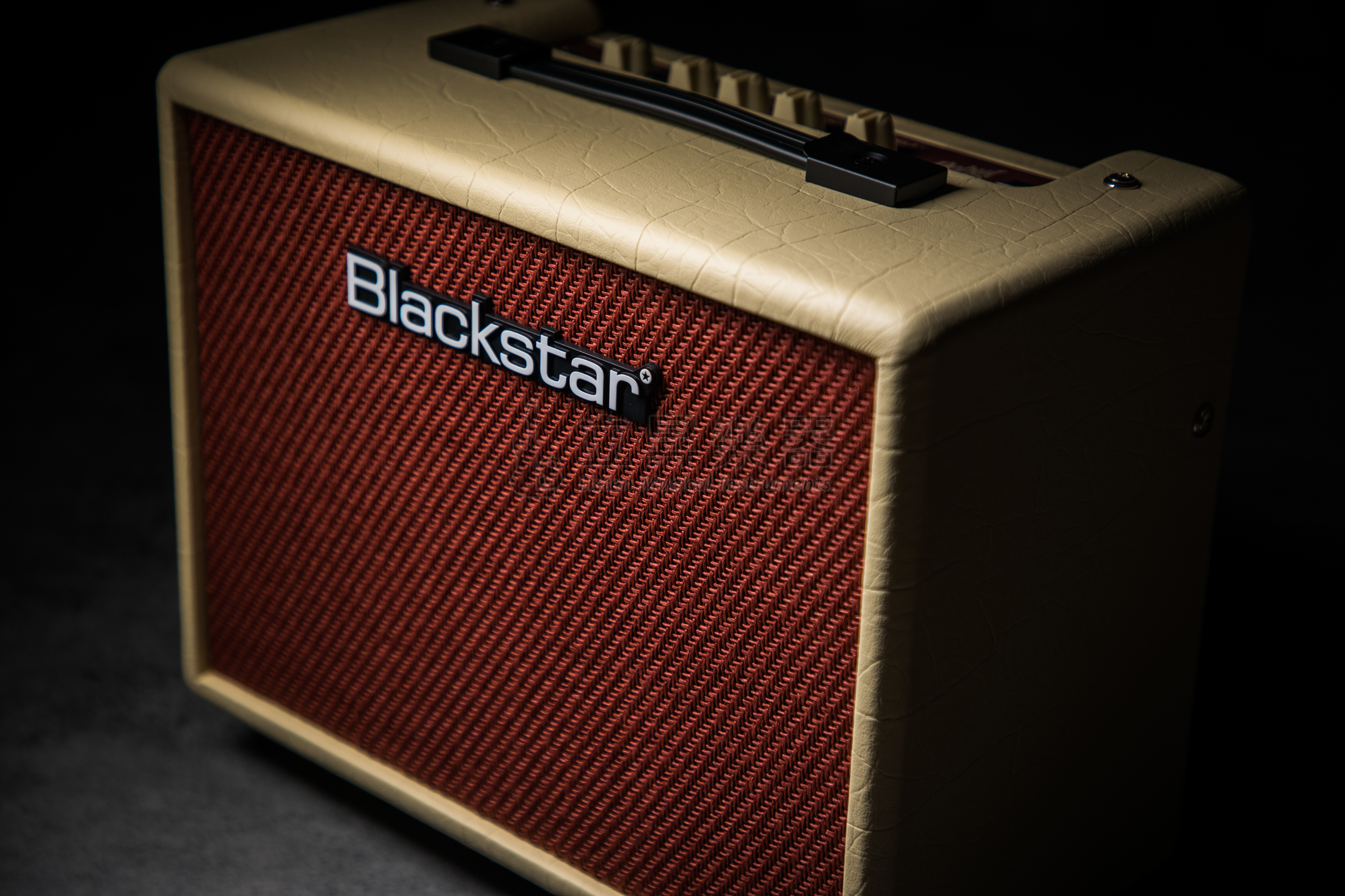 Blackstar Blackstar DEBUT 15E 效果器音箱 15W 米色 內建延遲效果 電吉他音箱 第 5 張圖片｜三峽吉他 / Bass