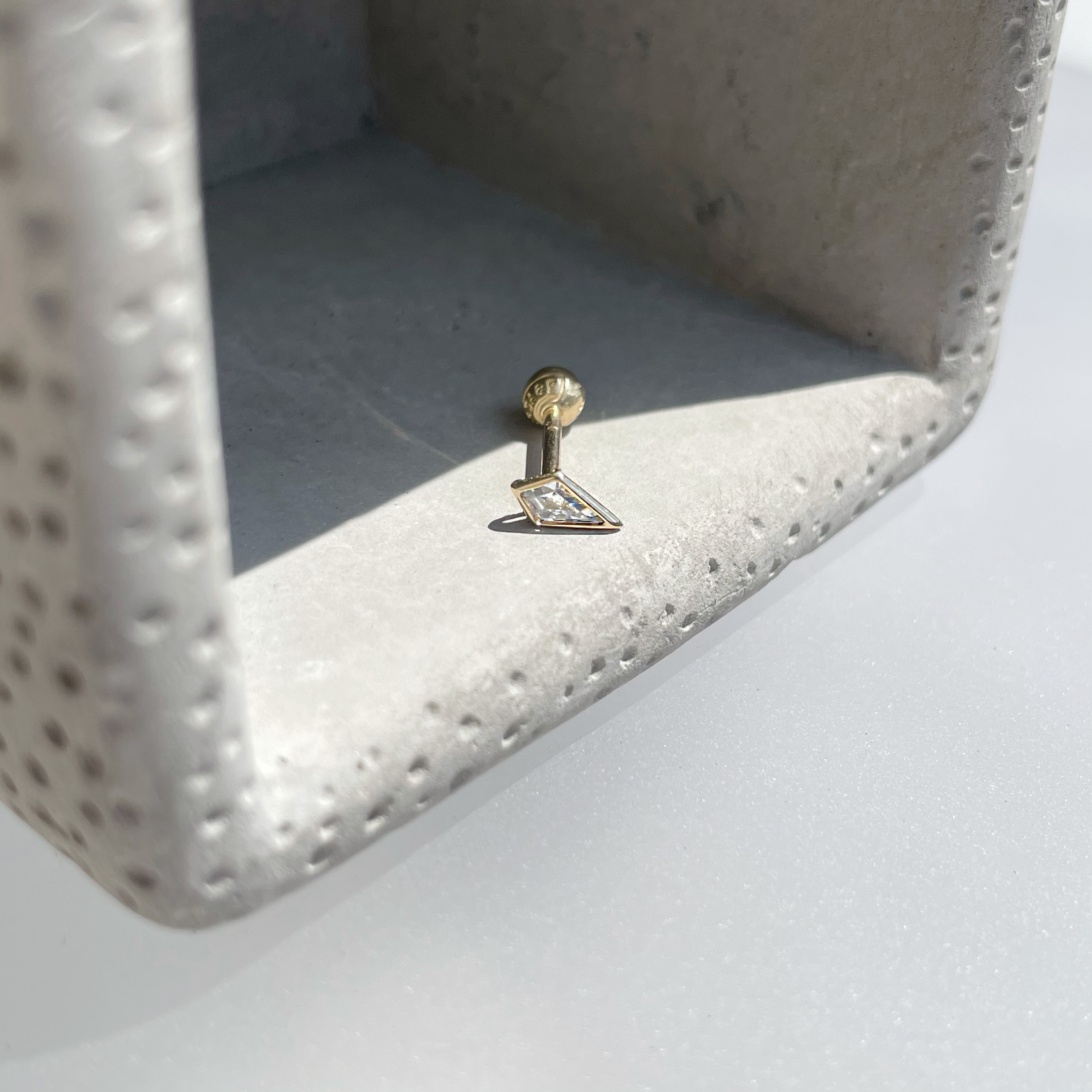 14K簡約箏形鋯石轉珠耳環