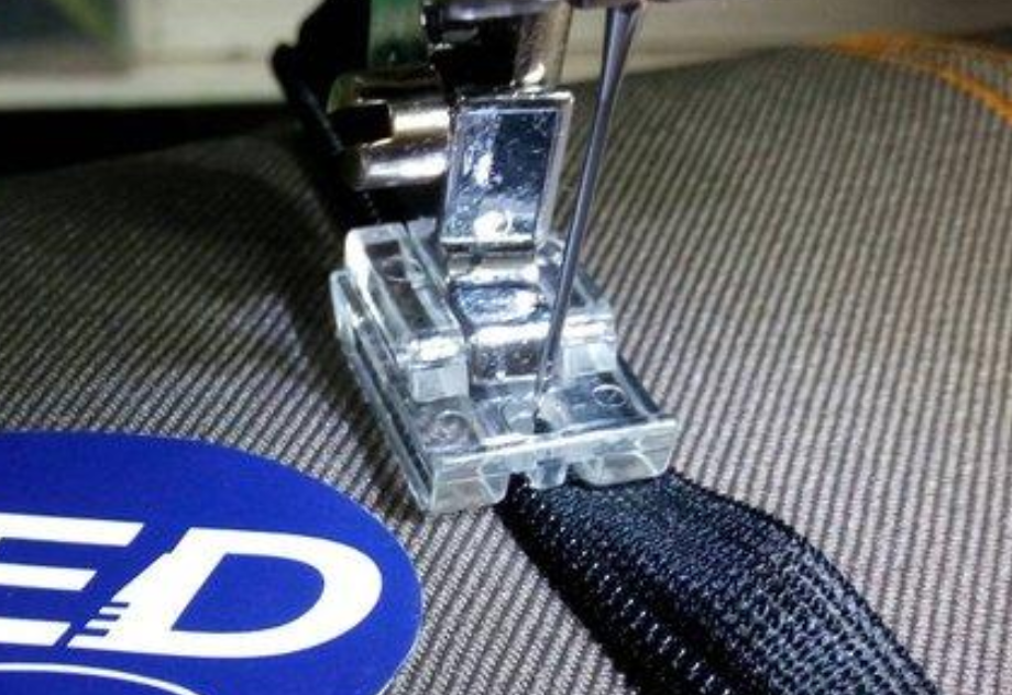 縫紉機隱形拉鍊壓布腳（透明）