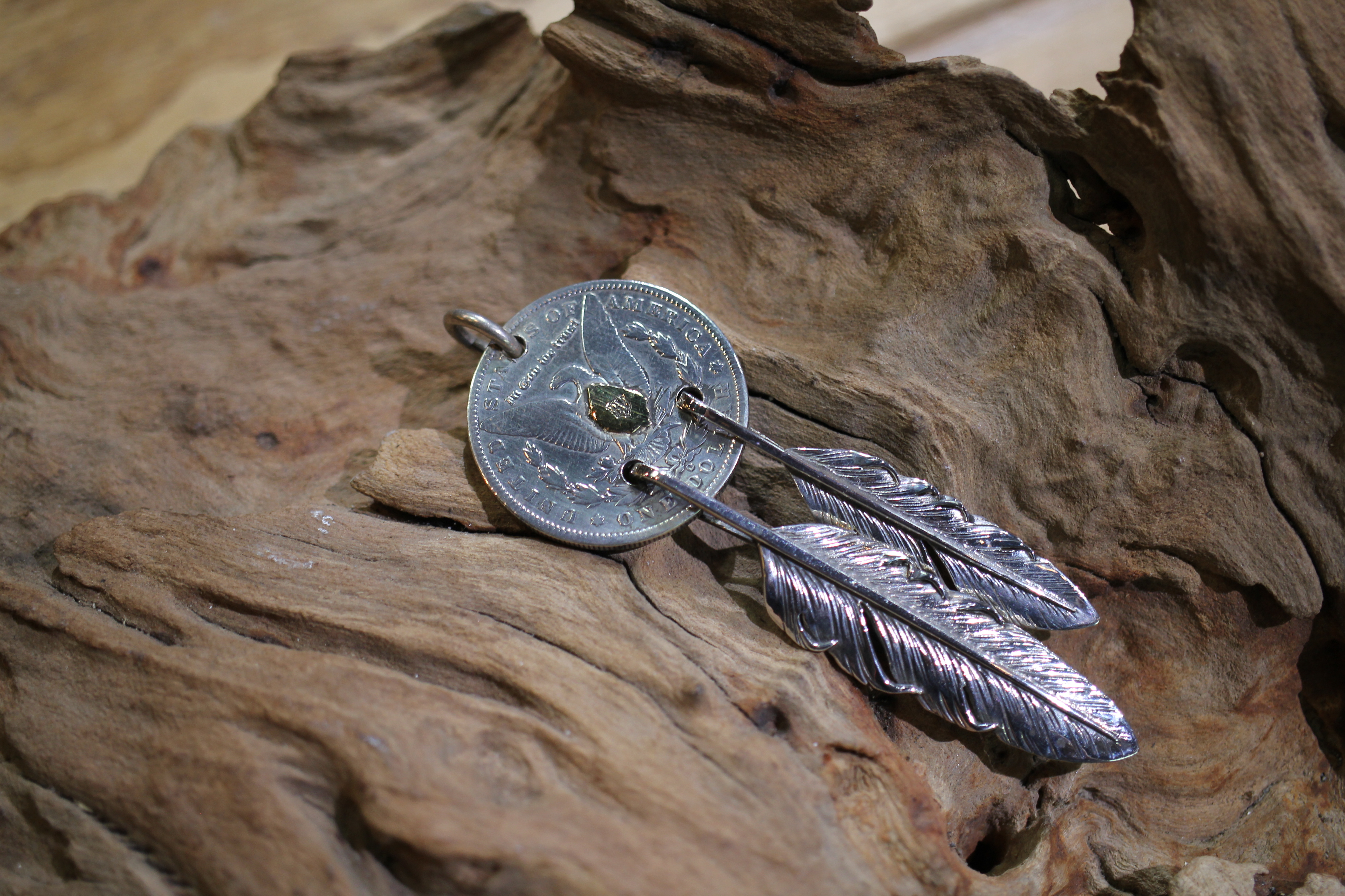 Black Venom Jewelry- Freedom & Prayer18K 鎏金老銀幣純銀XL、M羽毛兩點吊墜。