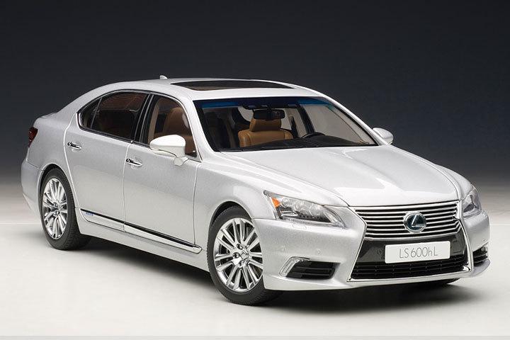 1/18 AUTOART LEXUS LS600HL (Sonic Silver) (78841)