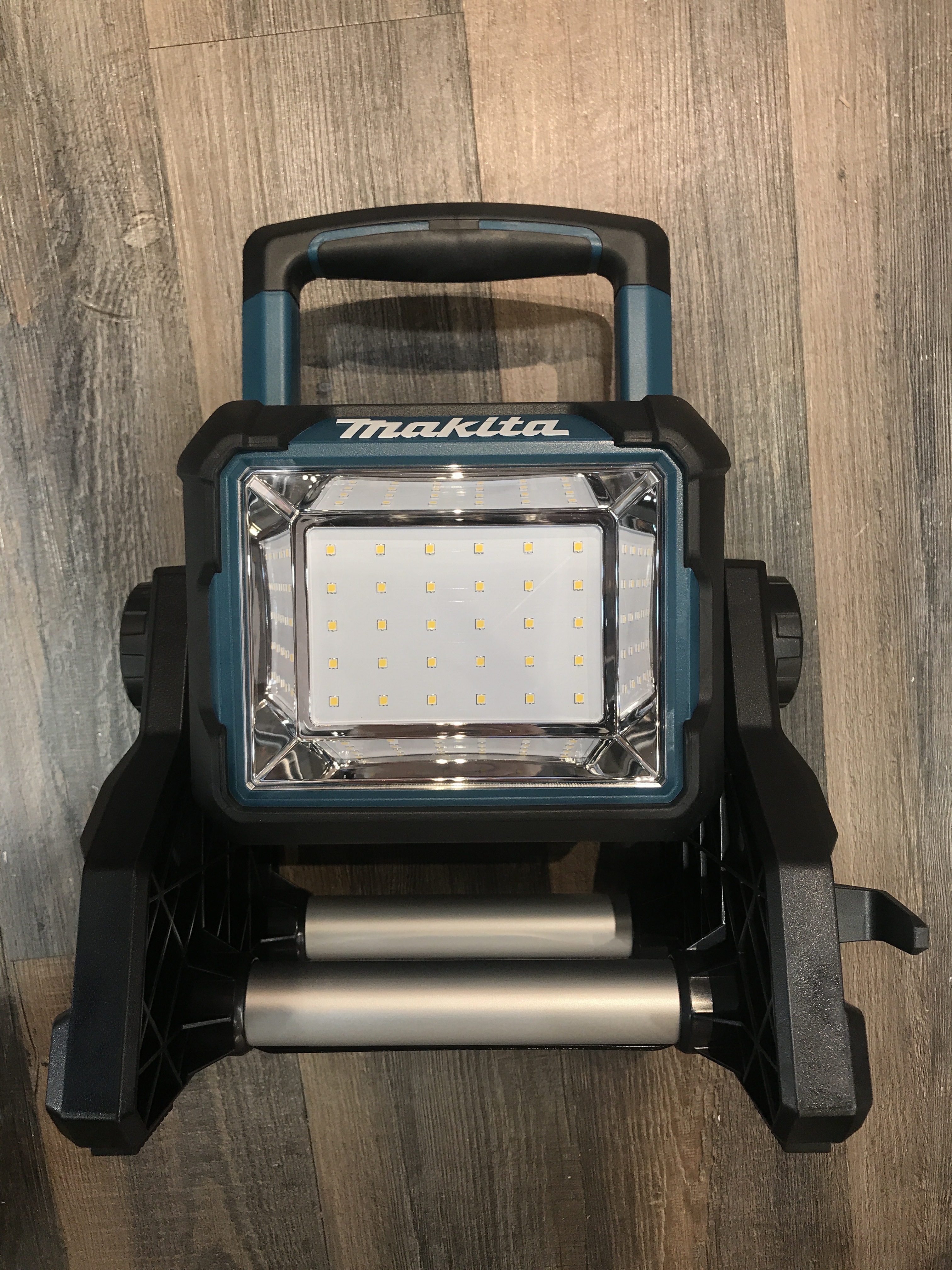 Makita牧田  DML811 18V LED工作燈 （需要訂貨）