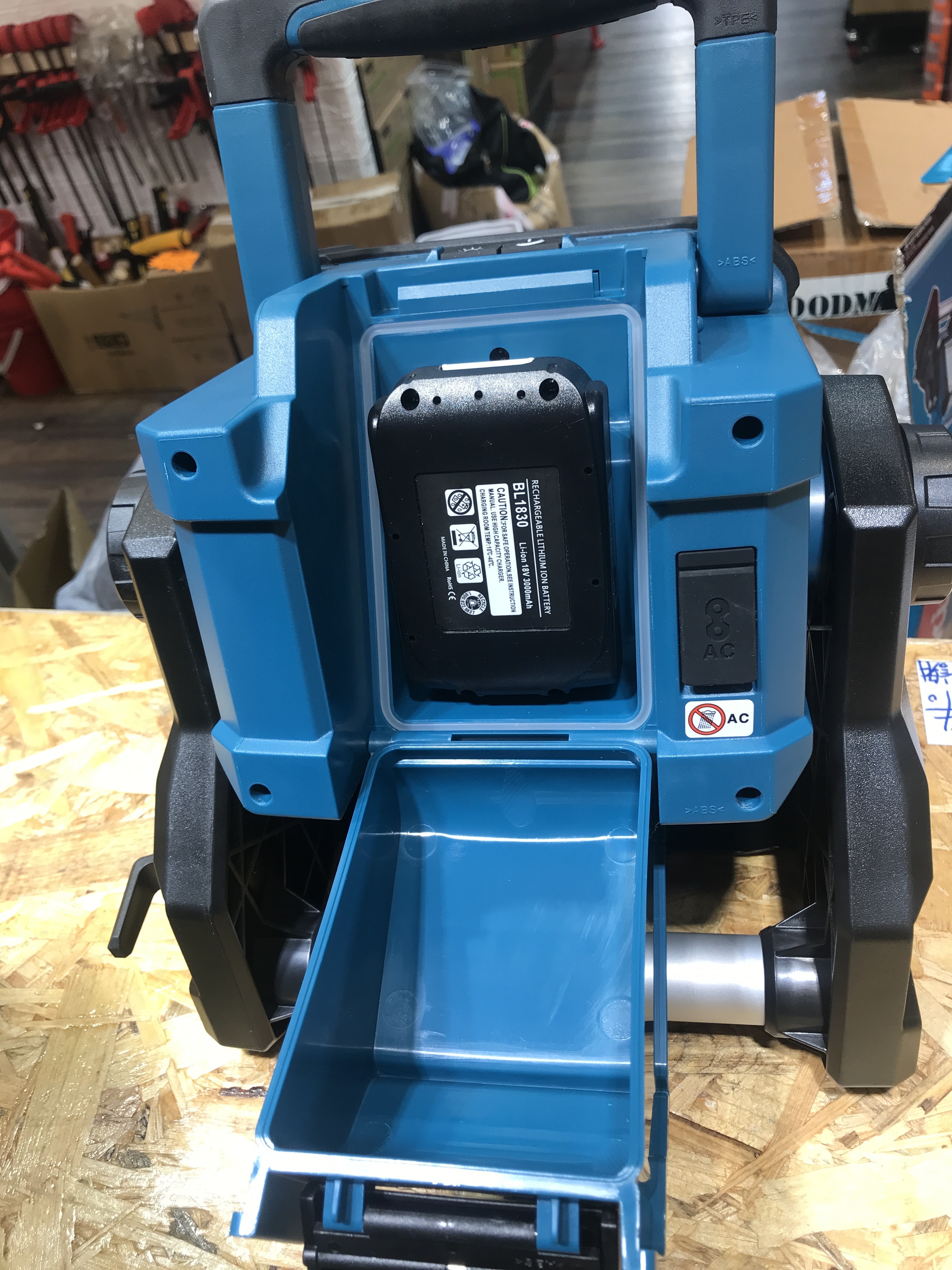 Makita牧田  DML811 18V LED工作燈 （需要訂貨）