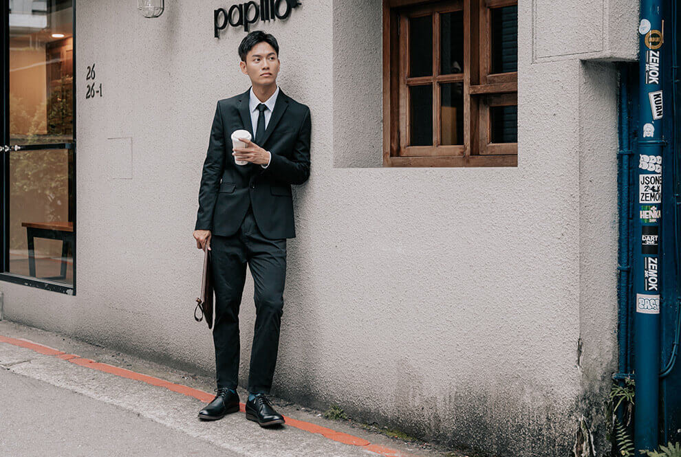 休閒商務德比鞋 面試、上班族商務黑色西裝搭配黑色德比鞋