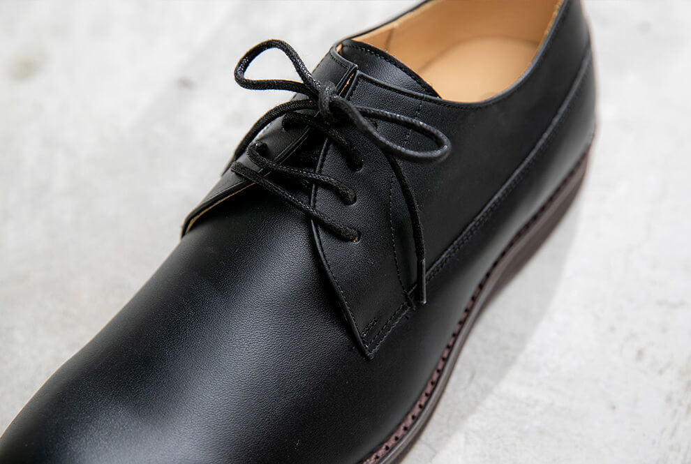 休閒商務德比鞋 黑色休閒德比紳士鞋鞋面與鞋帶特寫