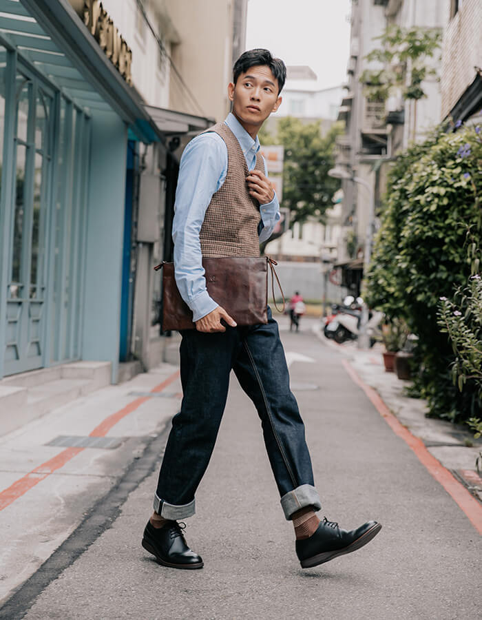 休閒商務德比鞋 休閒牛仔褲搭配黑色德比紳士鞋