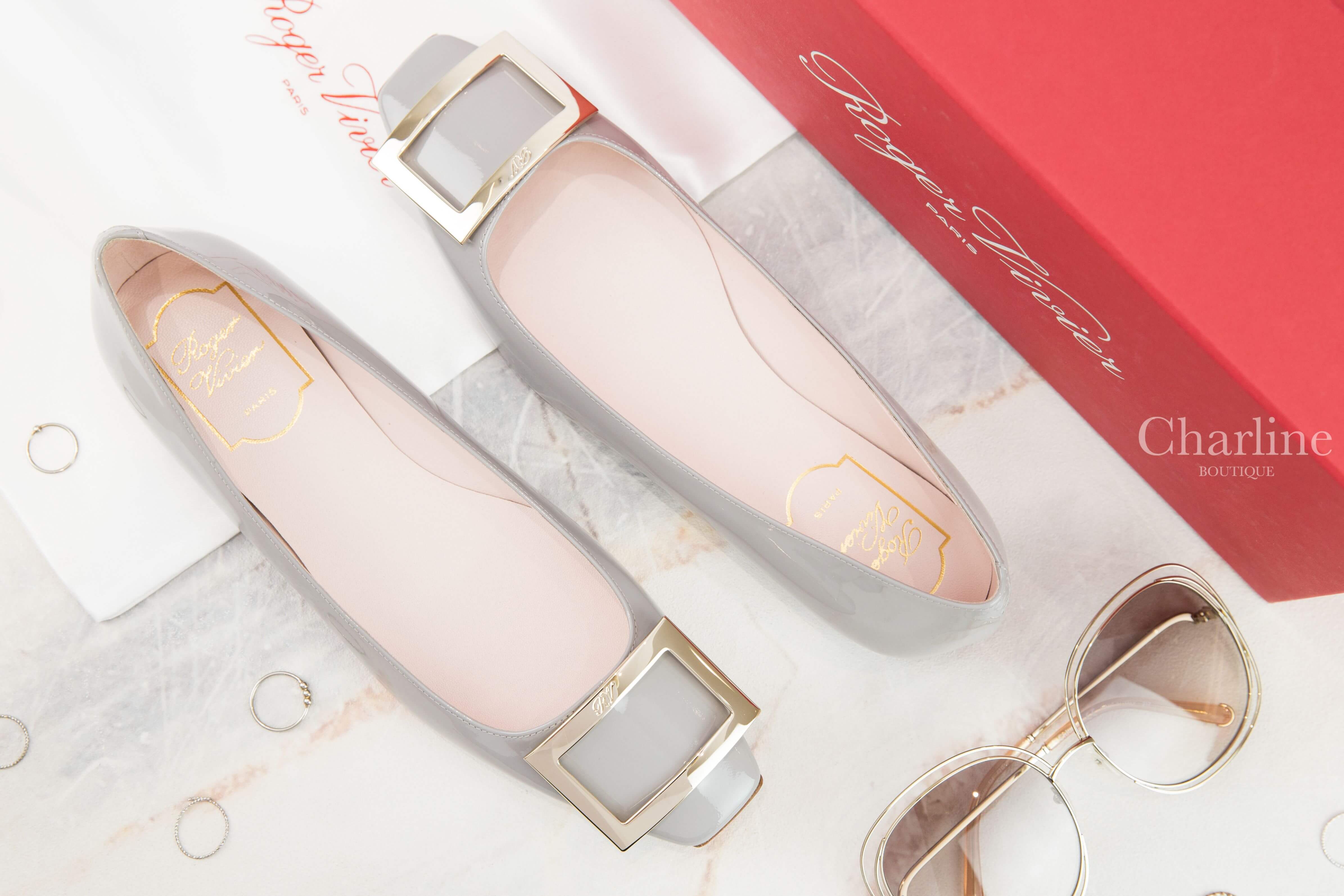 Roger Vivier Trompette Metal Buckle Ballerinas In Patent Leather 灰色漆皮淡金色方釦平底鞋-Charline Boutique 精品代購