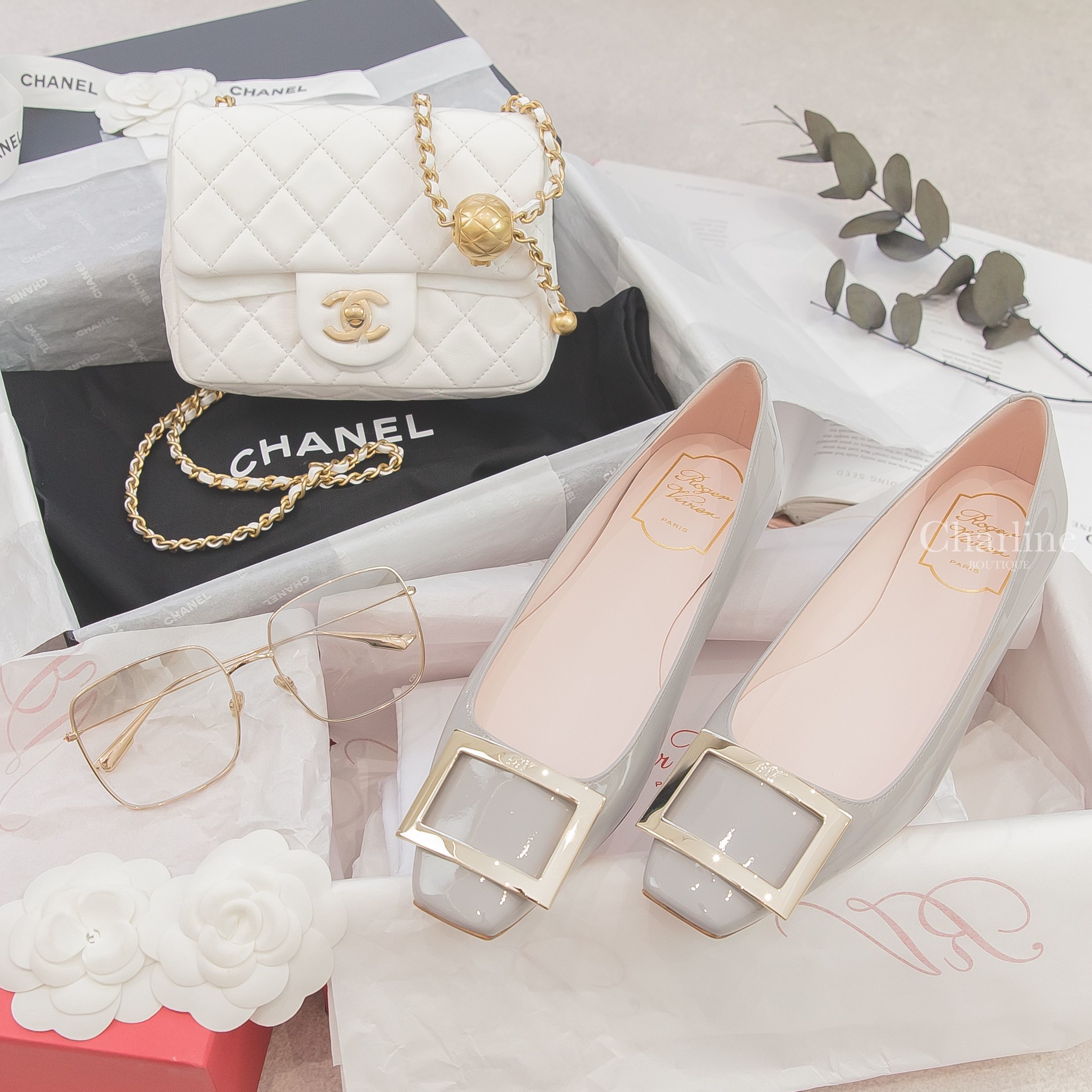 Roger Vivier Ballerinas 灰色漆皮淡金色方釦平底鞋,Dior Sunglasses 漸層玫瑰金邊方框太陽眼鏡,Chanel Flap Bag 白色金CC金色小珠鍊帶小羊皮菱格紋肩背包-Charline Boutique 精品代購