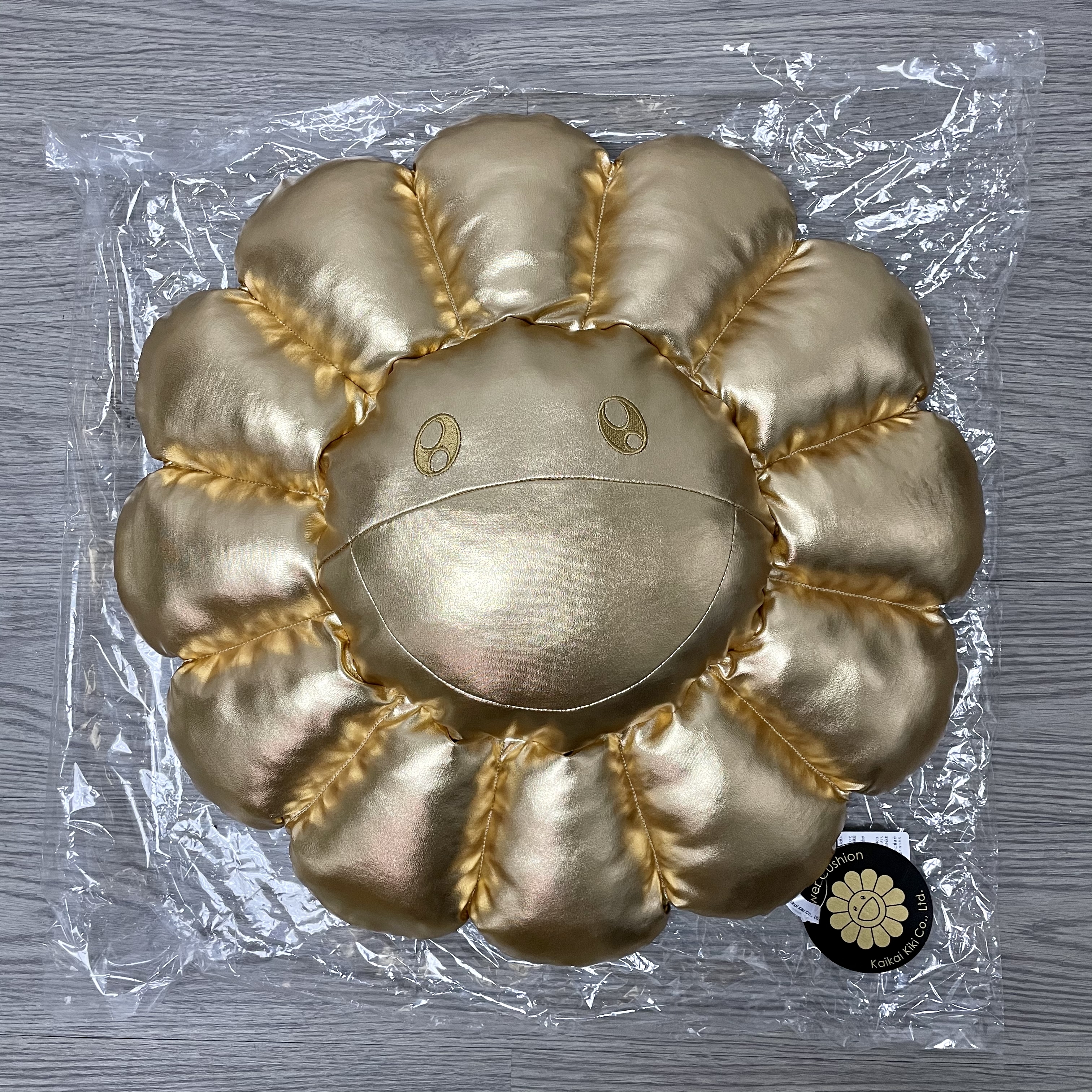 30cm / 60cm Flower Cushion (Gold)