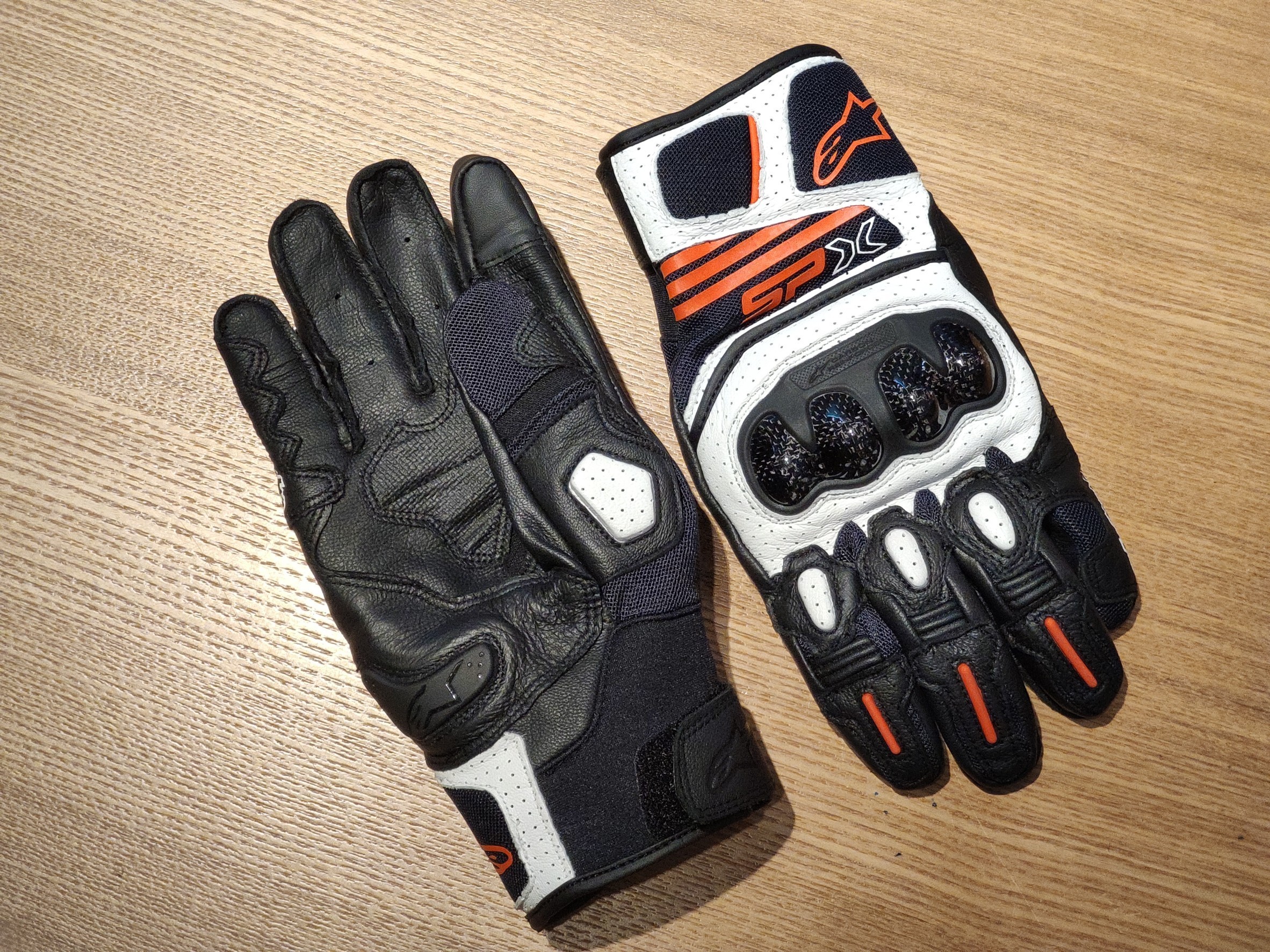 ALPINESTARS SPX AIR CARBON V2 BLACK/WHITE/RED FLUO 黑白螢光紅 皮布手套