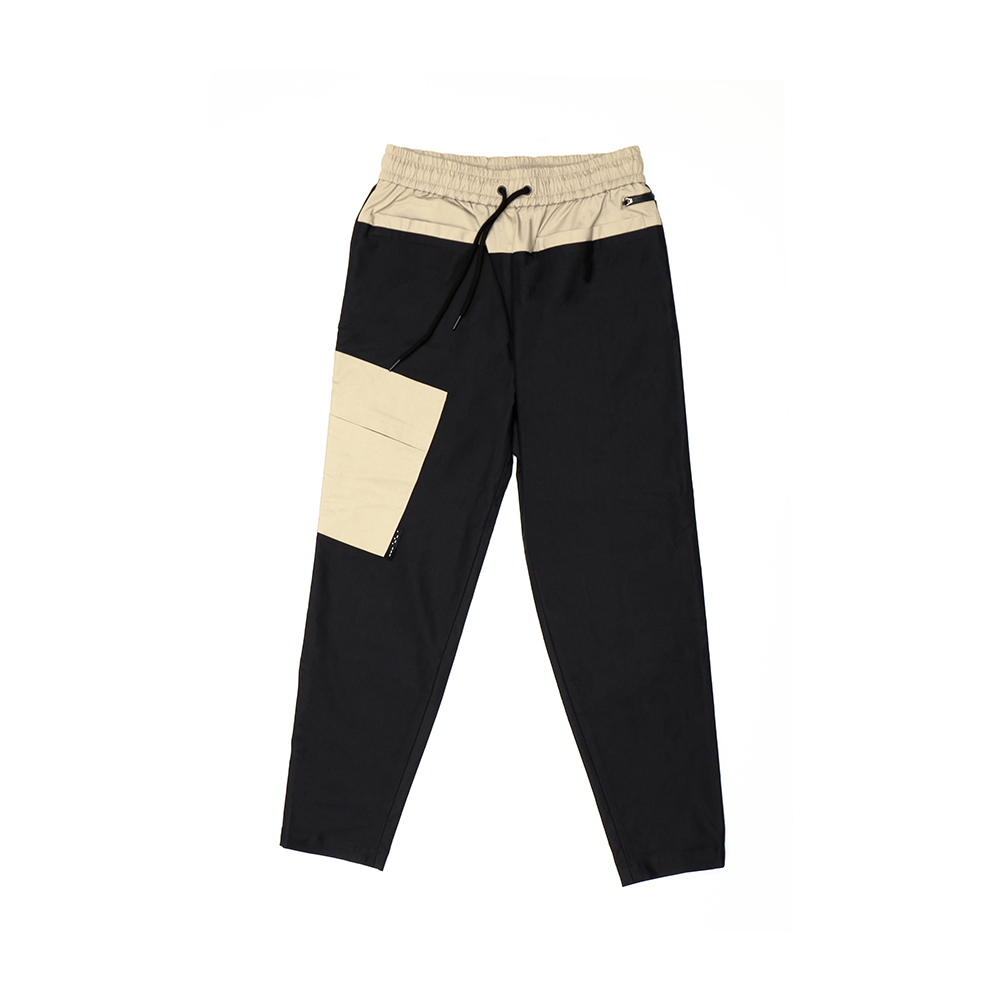 四面彈大貼袋抽繩長褲-黑