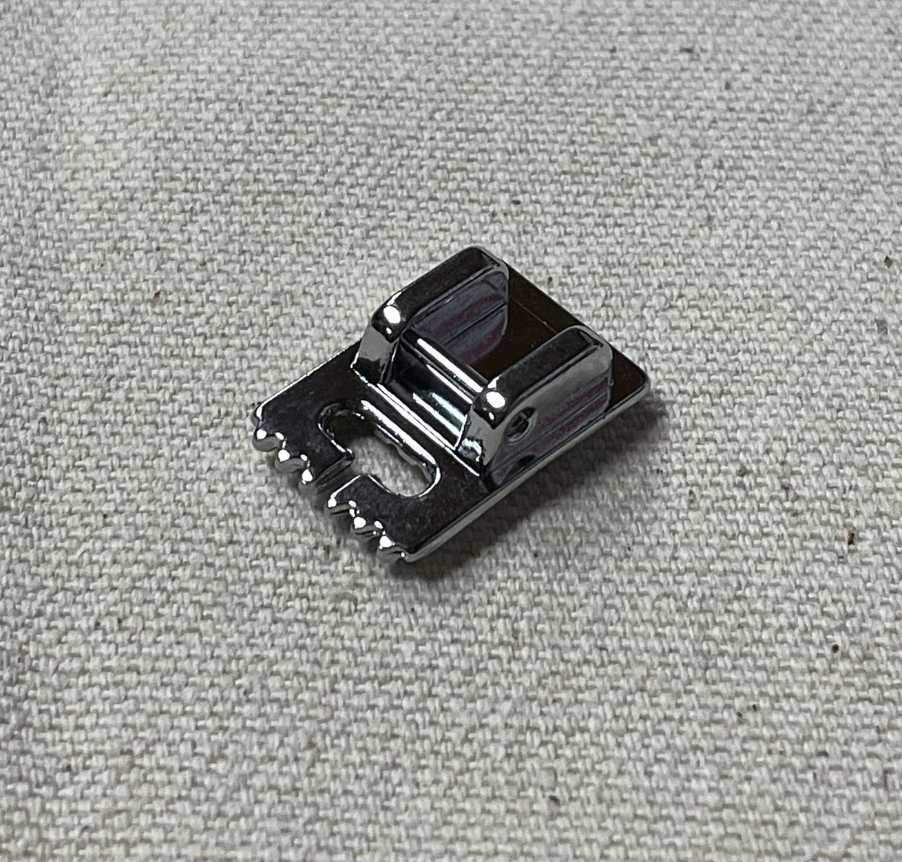 五溝槽裝飾摺線壓腳