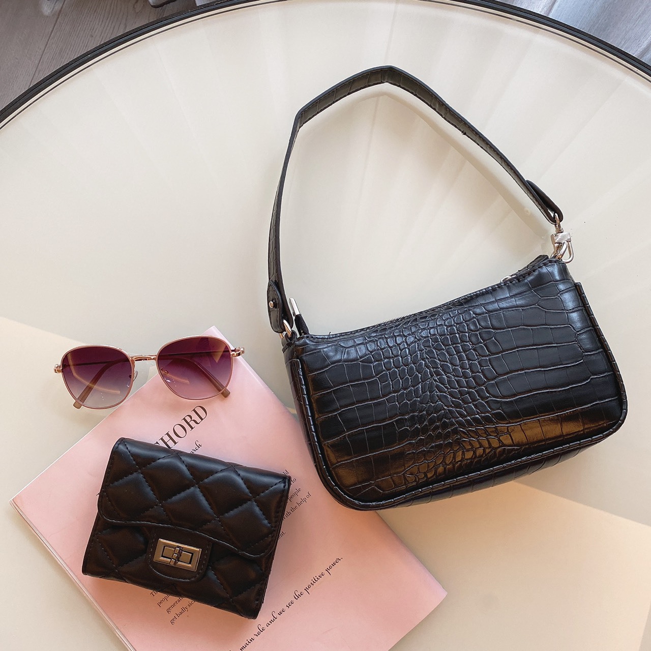 B0223811鱷魚紋肩背包/三色