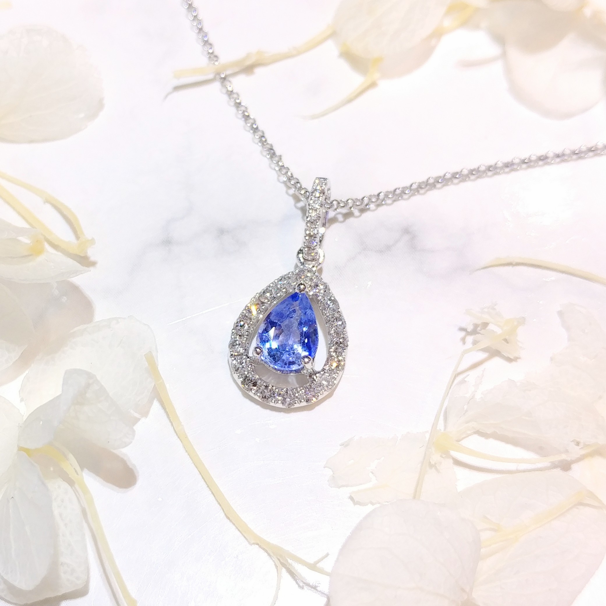 全新18K白金【單粒95份藍寶石】配29份鑽石吊墜