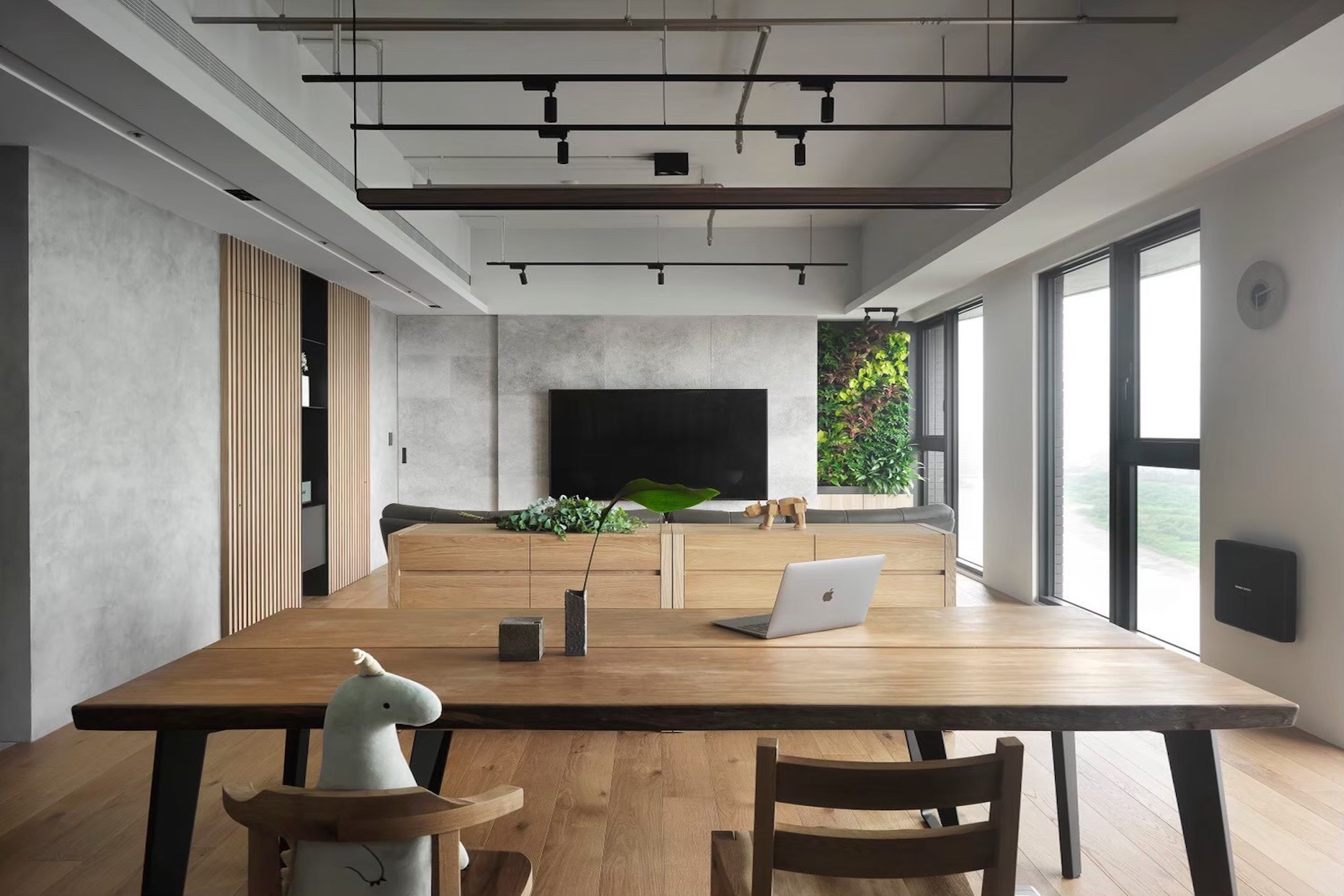 有木, 原木餐桌實例