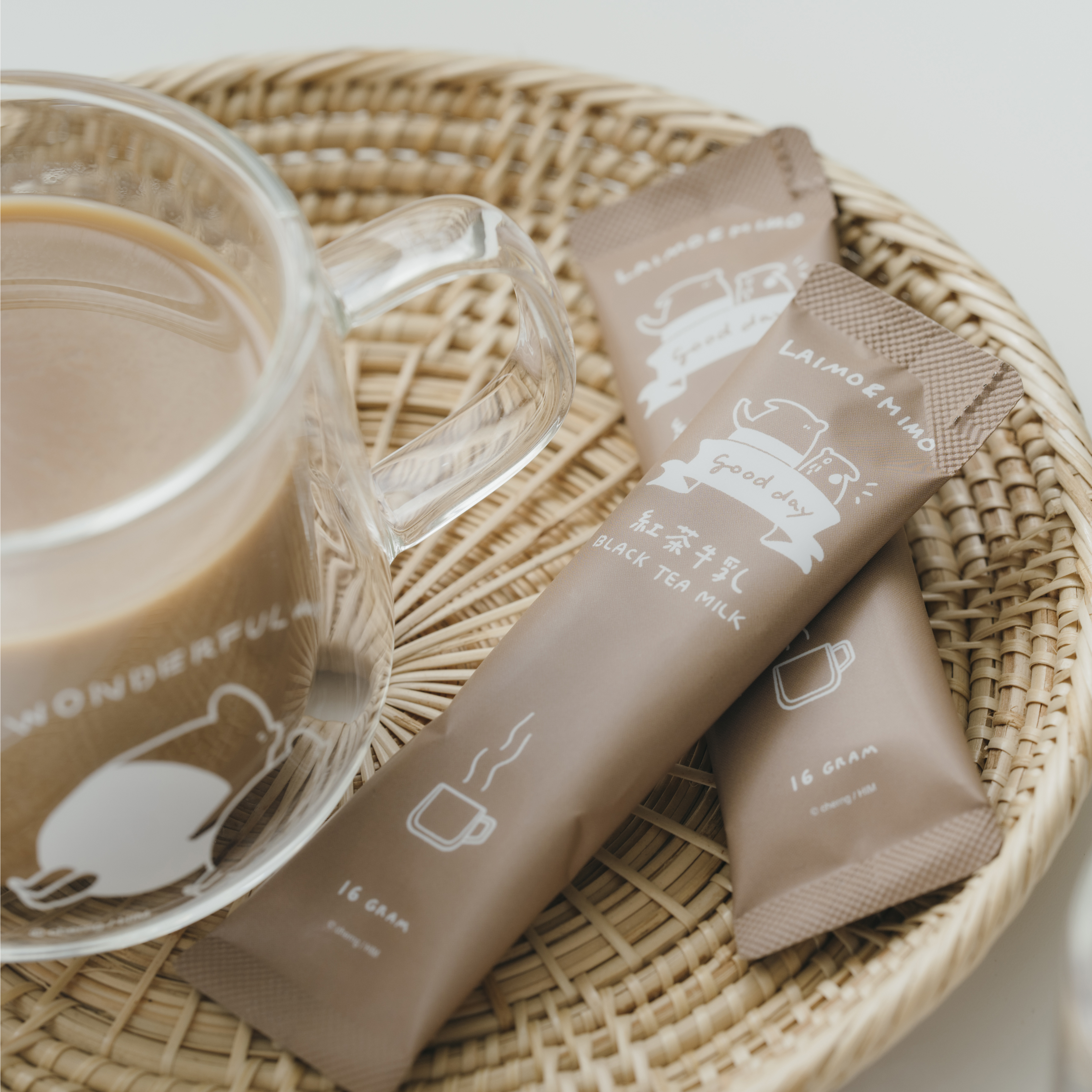 (獨家)【慢慢挑x馬來貘「喝一杯就是好日子禮物組」一起躺著款】含300ml雙層玻璃杯1個＋紅茶牛乳6入|B.一起躺著