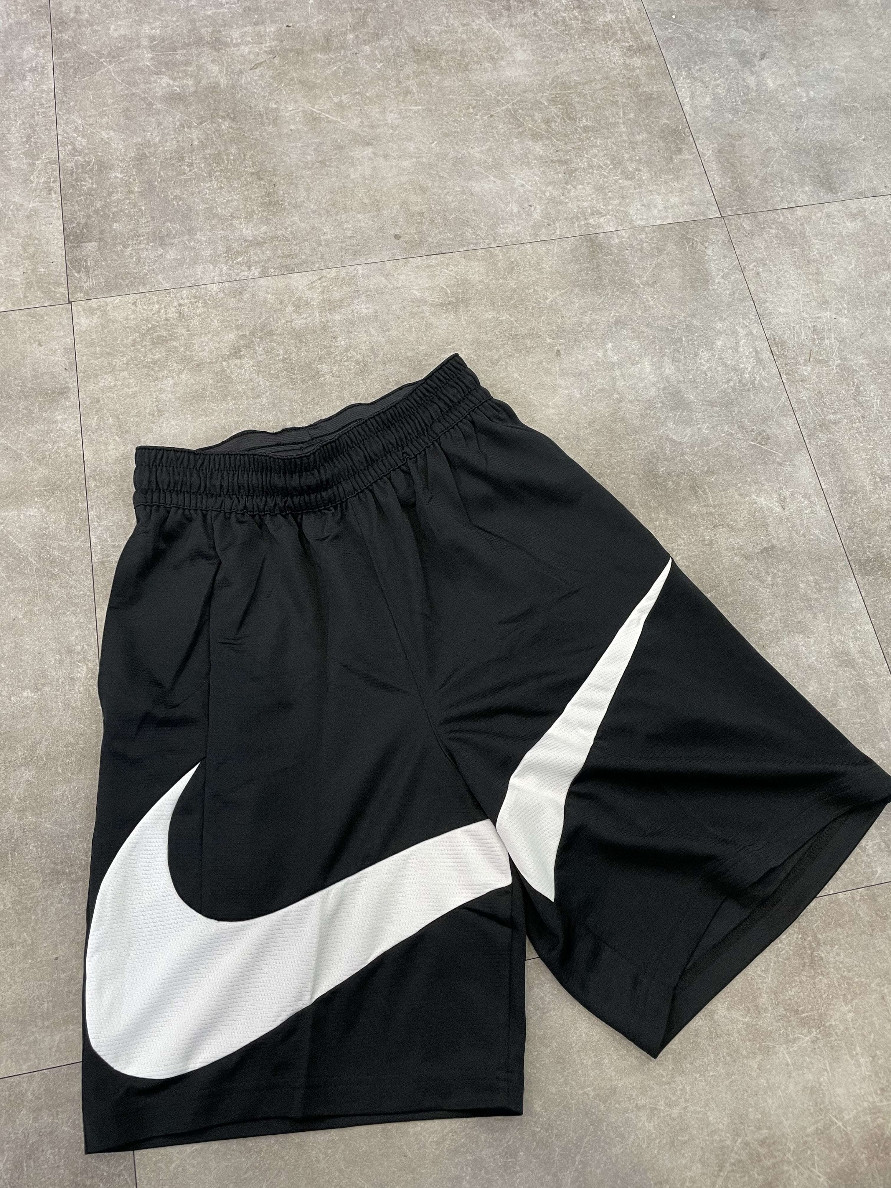 NIKE BIG SWOSSH SHORT