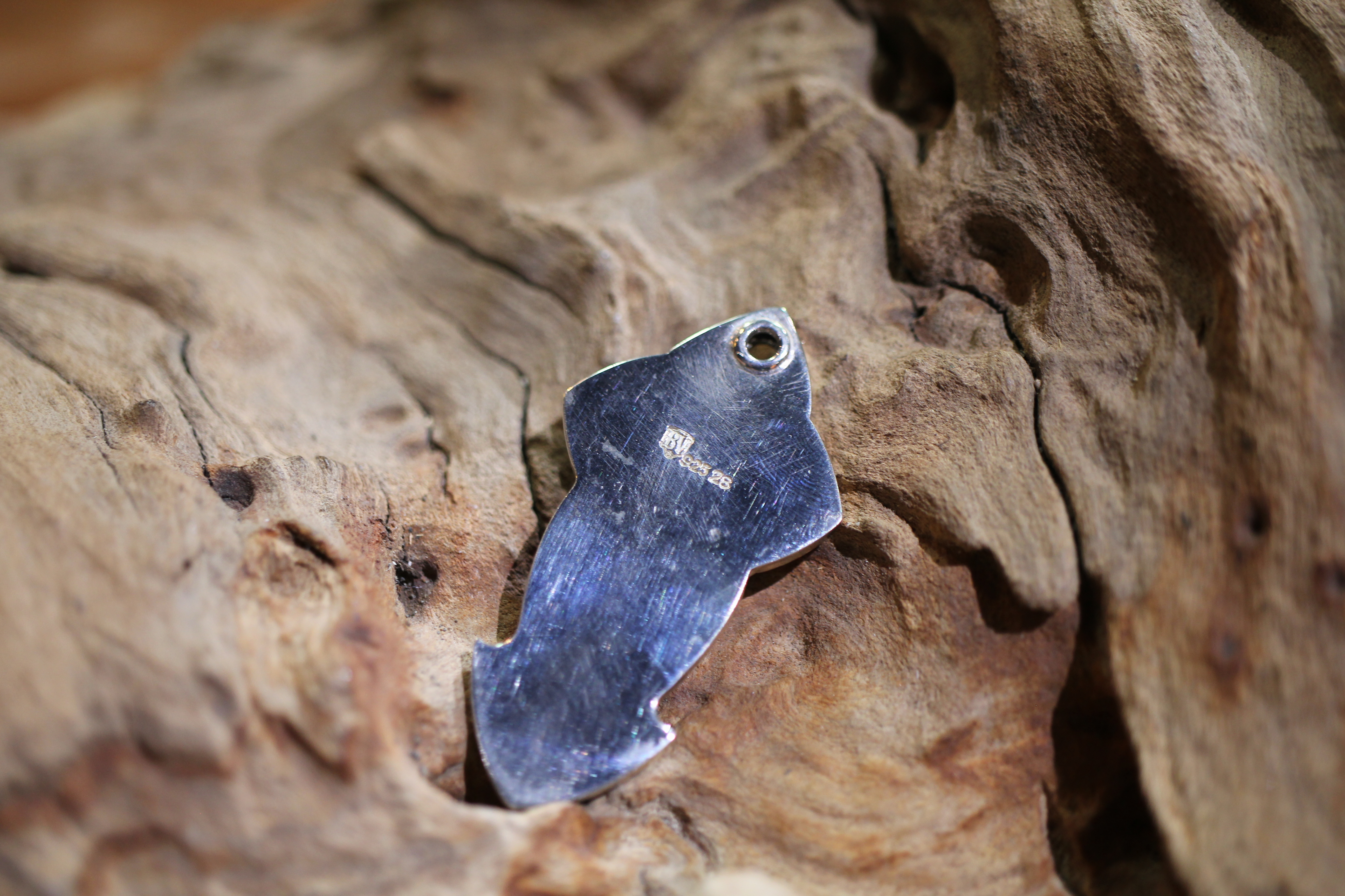 Black Venom Jewelry- Freedom & Prayer 純銀Tufa沙鑄吊墜。