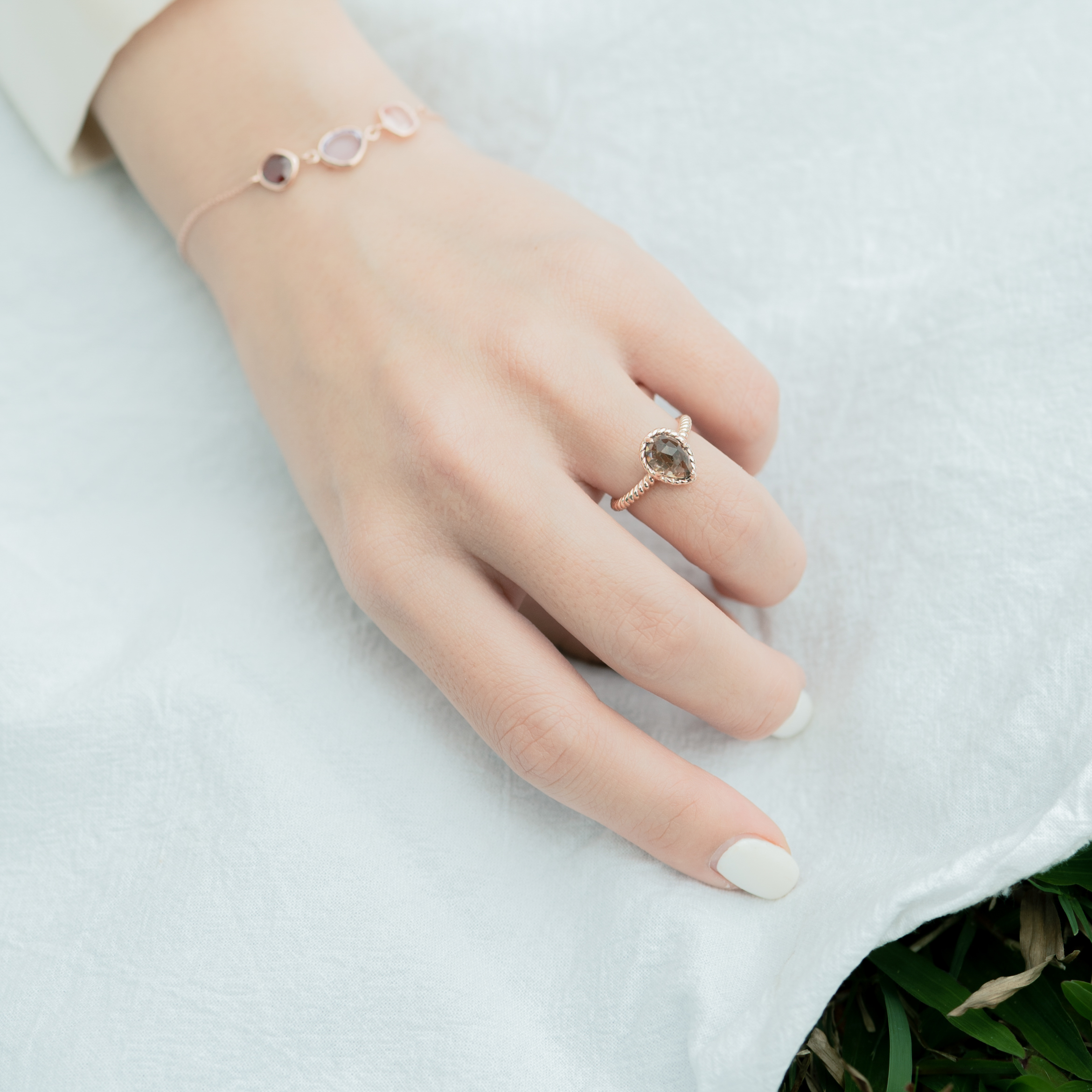 麻花大三爪水滴茶晶戒指