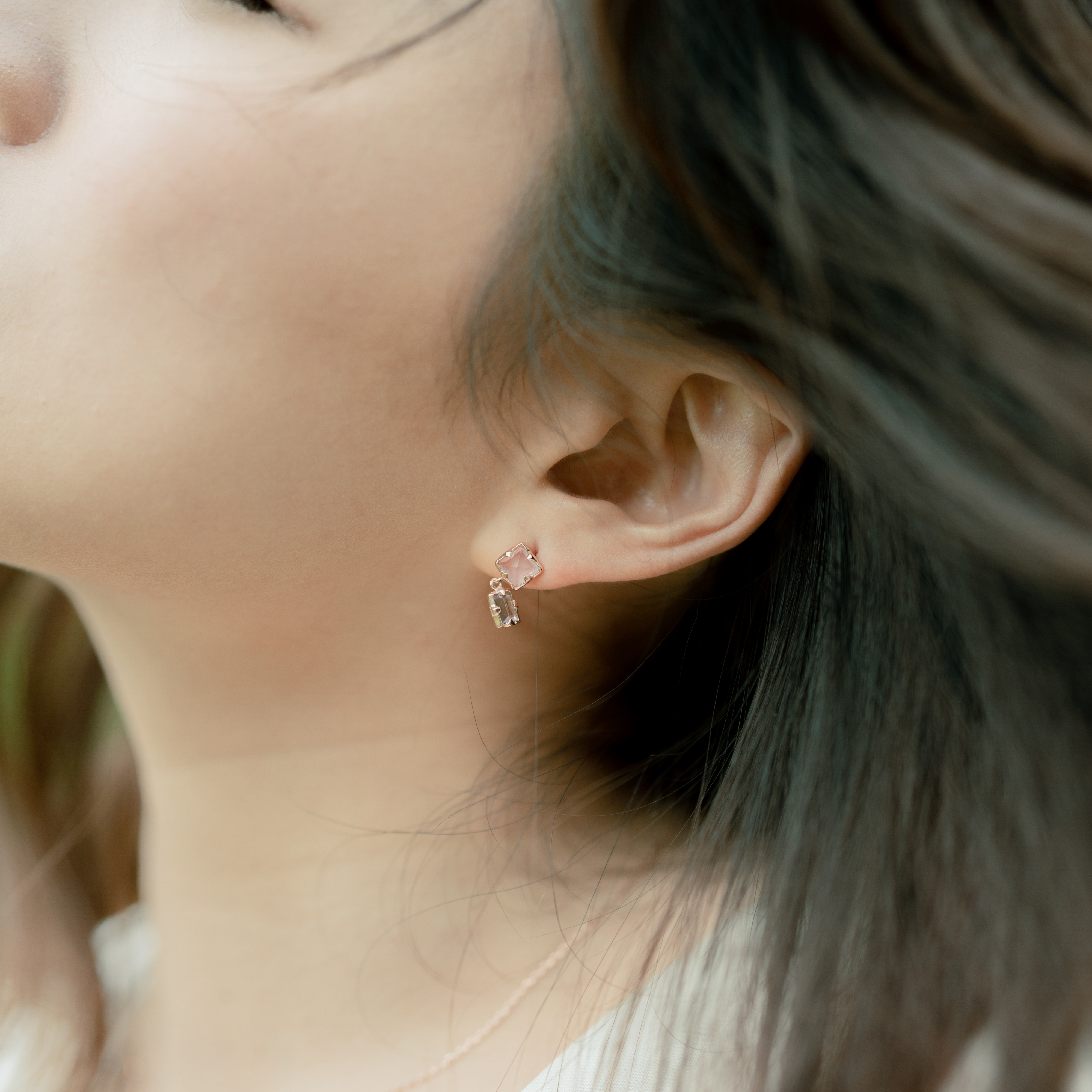 特殊爪鑲方形粉紫水晶耳環