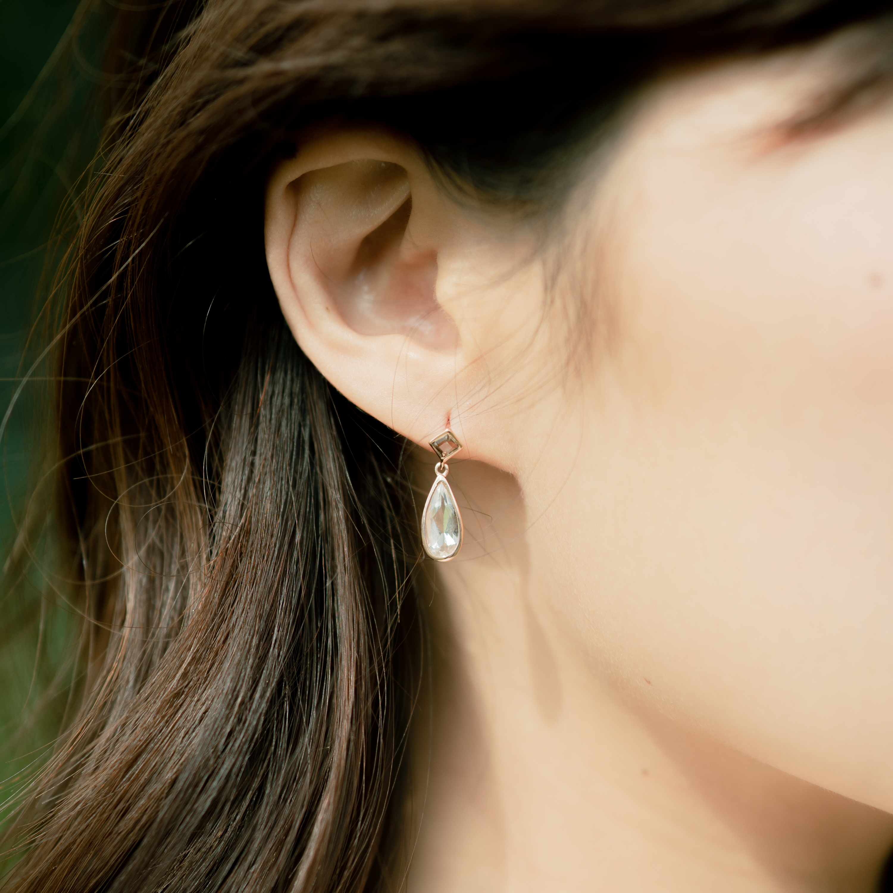 氣質長水滴白茶水晶耳環