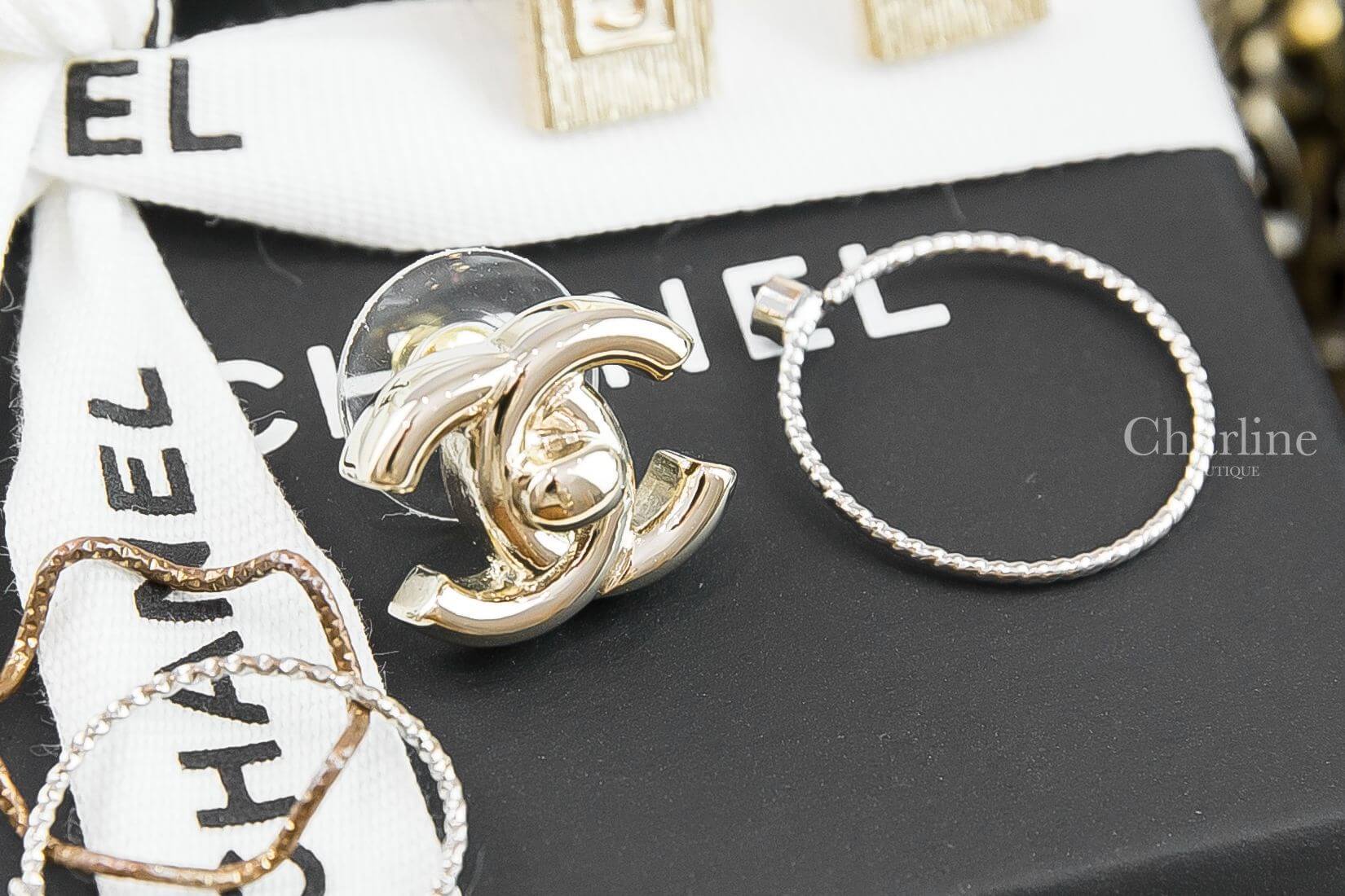Chanel Earrings 金色書包釦CC耳環