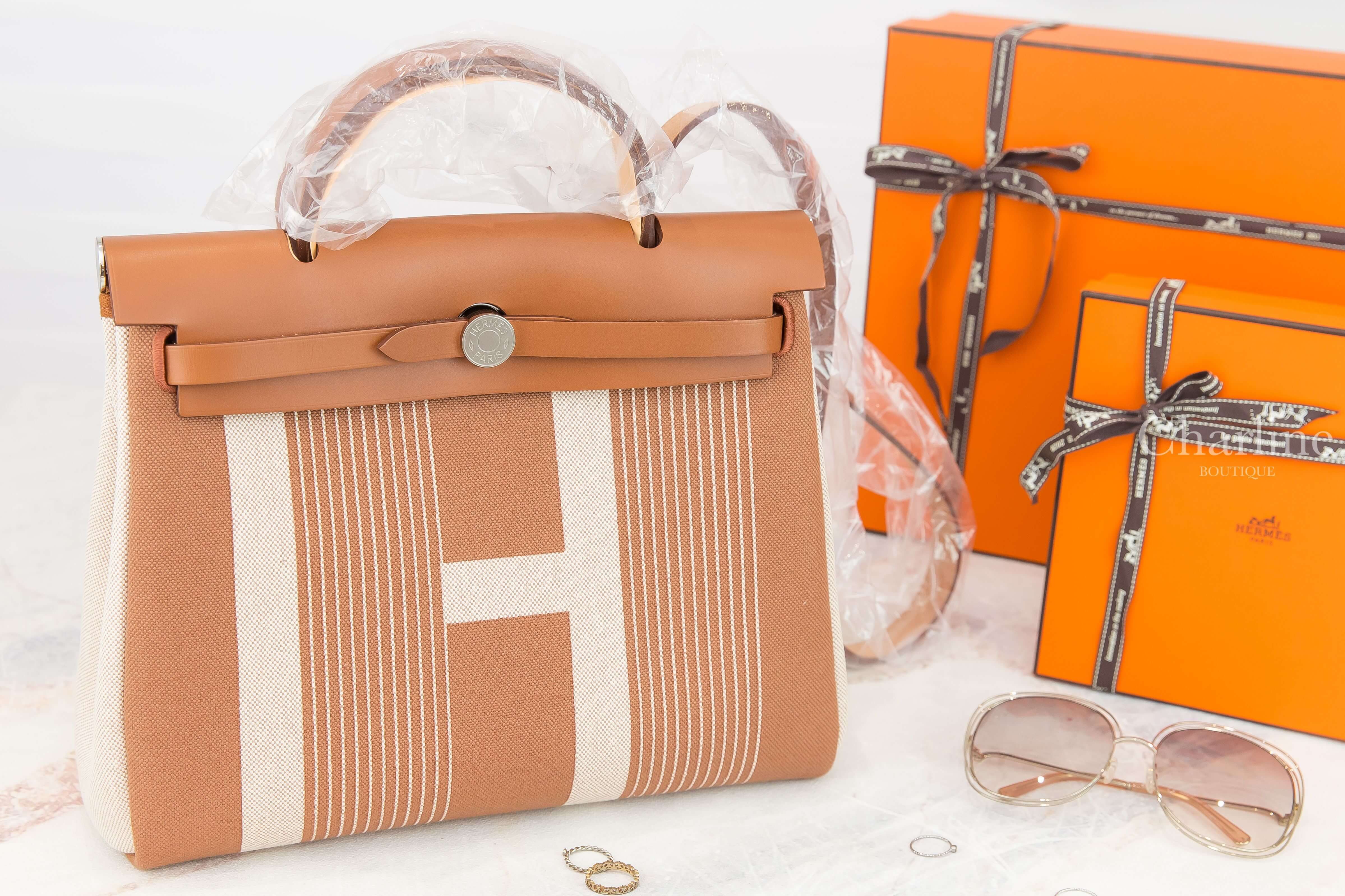 Hermès Herbag Zip 31cm Retourne 34 Fauve Y刻淺褐色米色線條H銀釦手提肩背包-Charline Boutique 精品代購