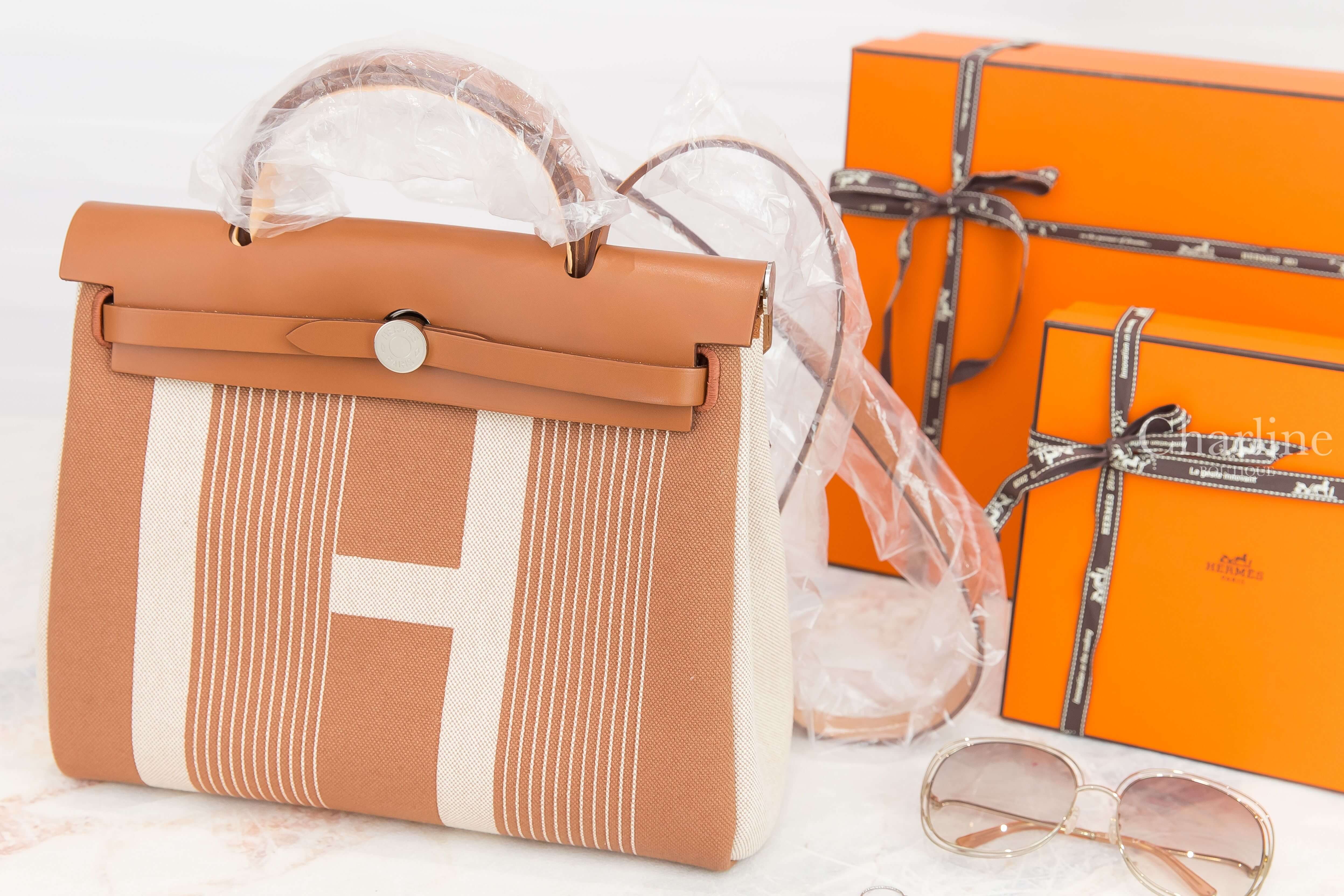 Hermès Herbag Zip 31cm Retourne 34 Fauve Y刻淺褐色米色線條H銀釦手提肩背包-Charline Boutique 精品代購