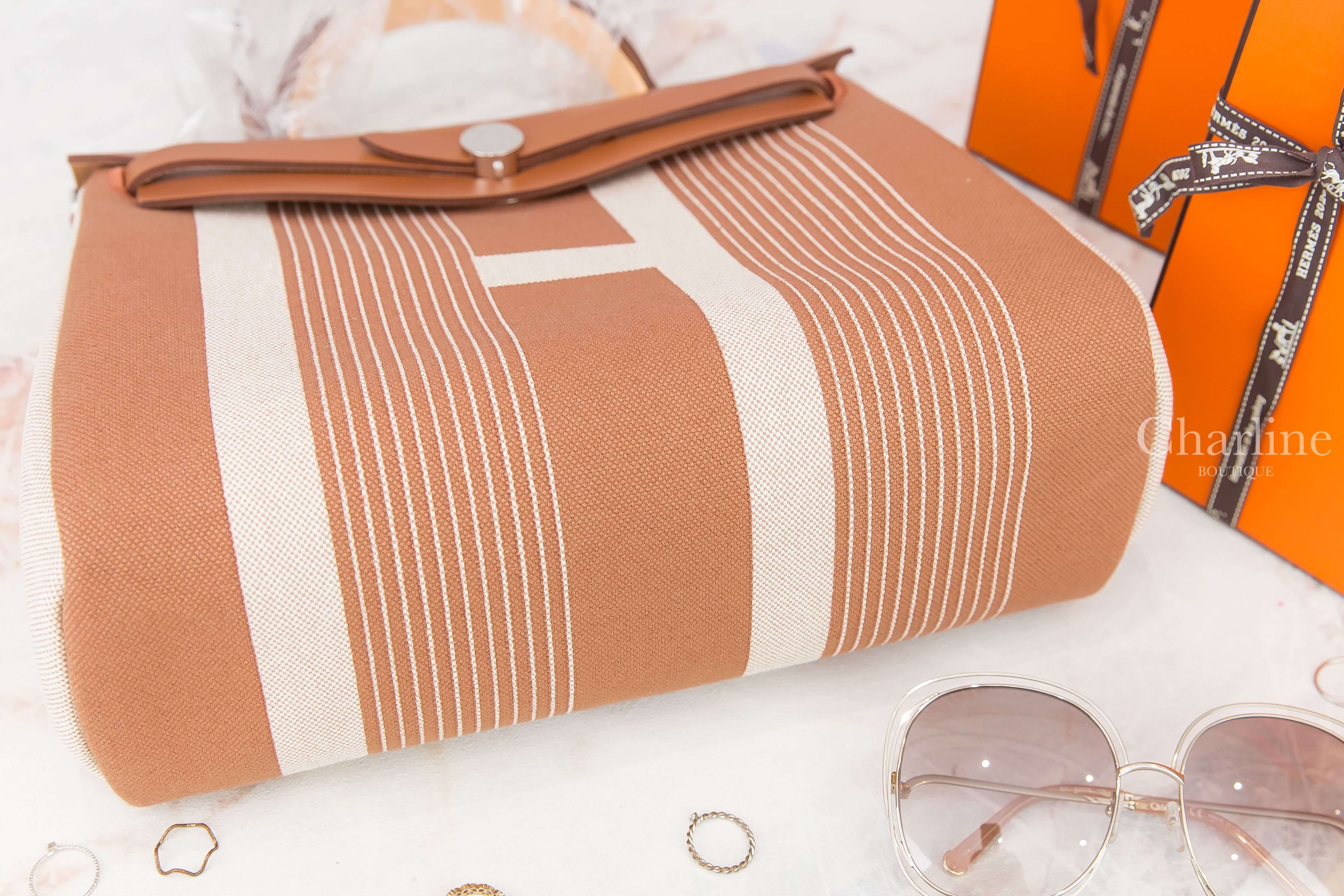 Hermès Herbag Zip 31cm Retourne 34 Fauve Y刻淺褐色米色線條H銀釦手提肩背包-Charline Boutique 精品代購