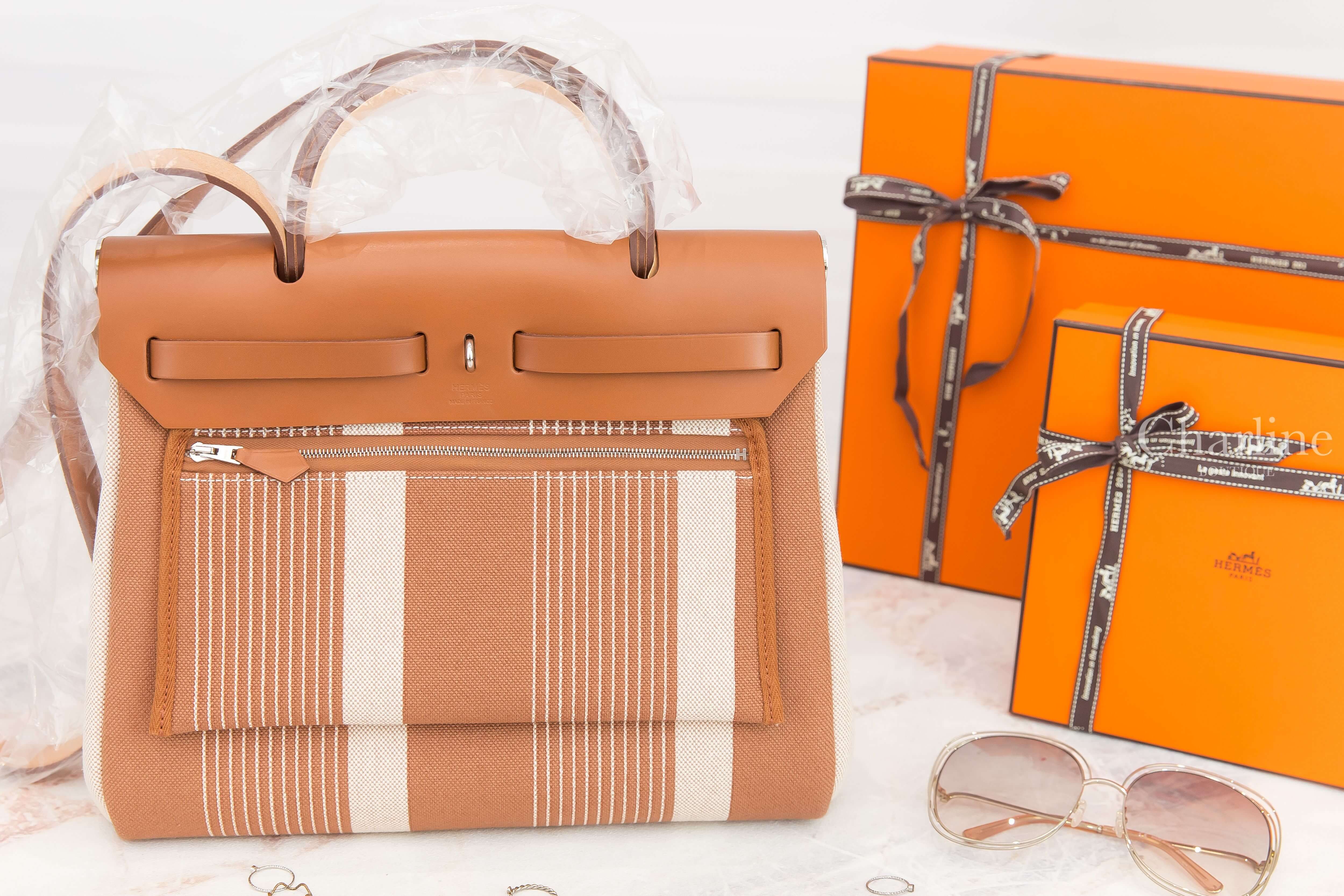 Hermès Herbag Zip 31cm Retourne 34 Fauve Y刻淺褐色米色線條H銀釦手提肩背包-Charline Boutique 精品代購
