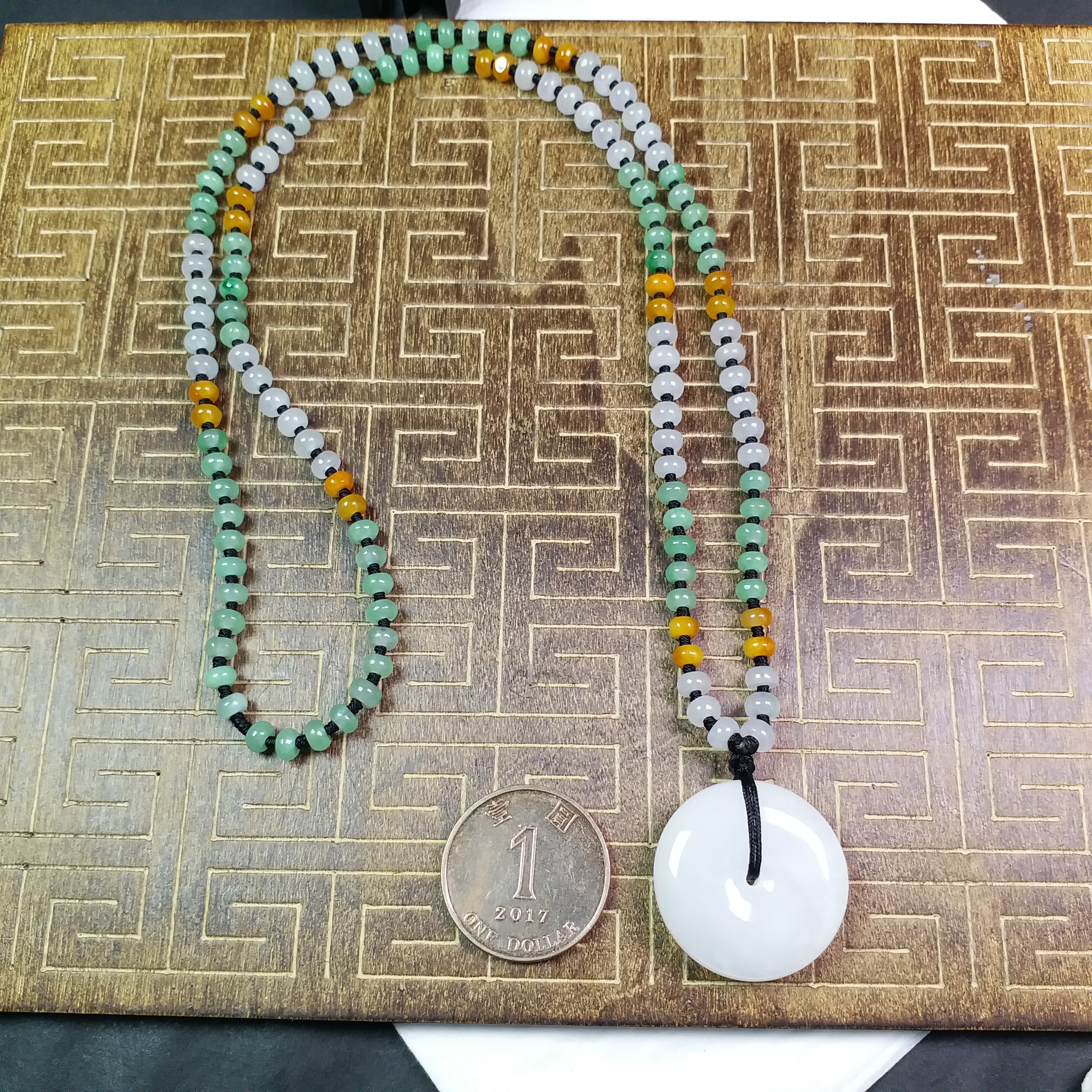 J1888 和田玉白玉平安扣配三彩翡翠玉珠鍊