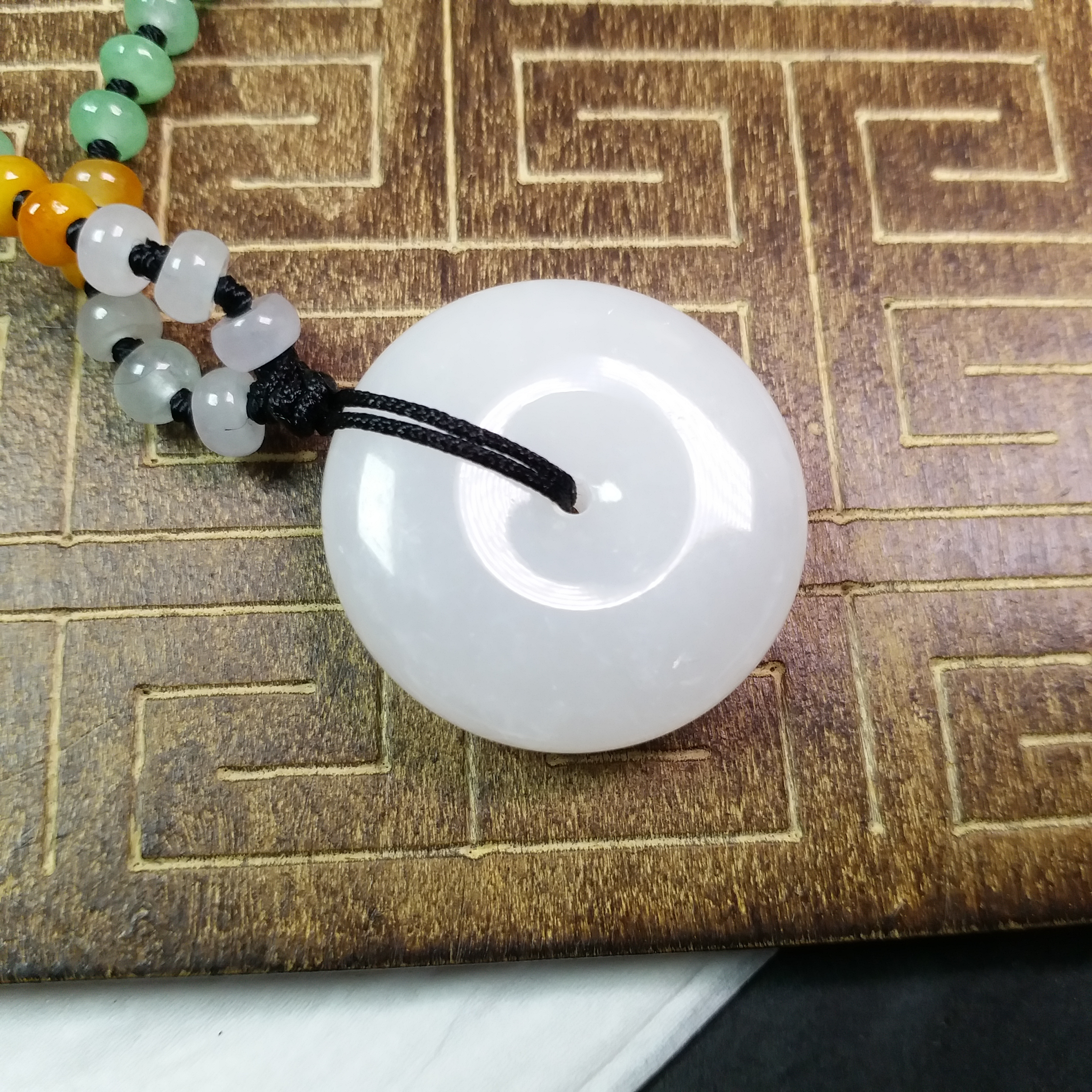 J1888 和田玉白玉平安扣配三彩翡翠玉珠鍊