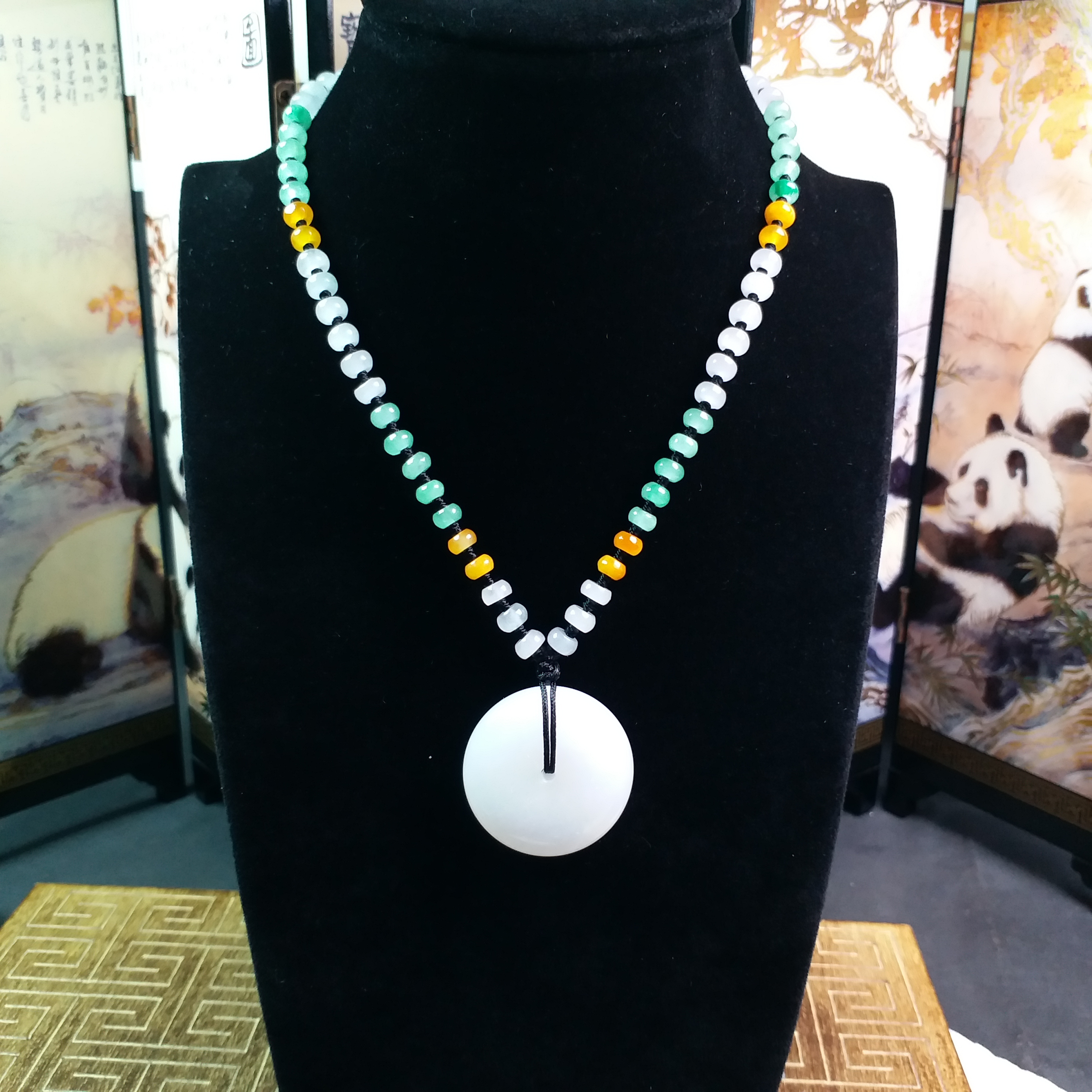 羊脂白和田玉平安扣配三彩翡翠玉珠鍊, 天然和田玉軟玉