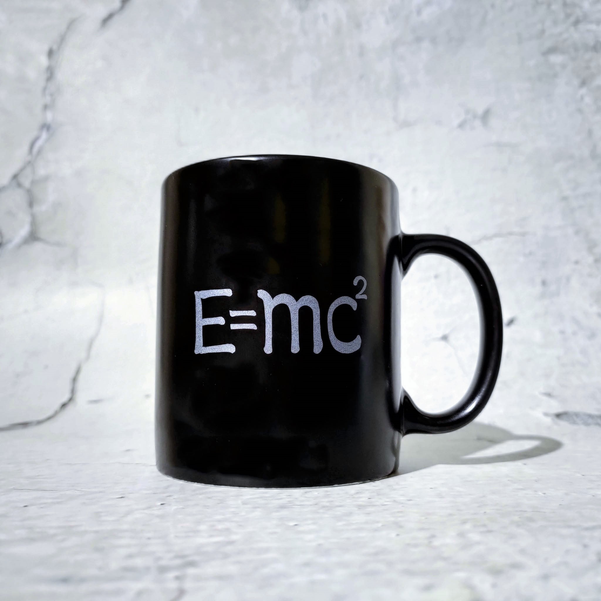 【官網限定】Dr.STONE 新石紀-霧黑馬克杯-E=mc²