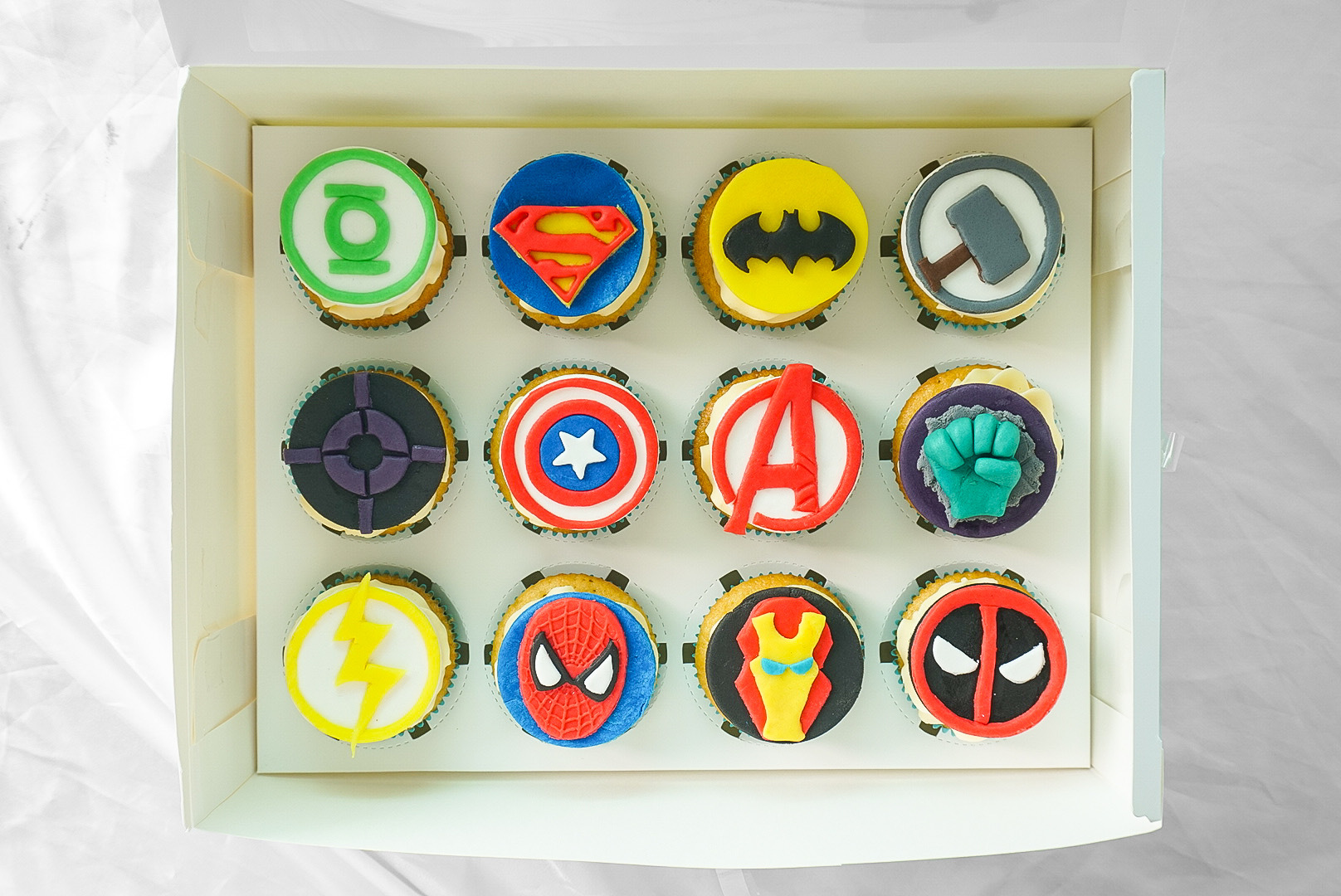 超級英雄糖皮奶油霜杯子蛋糕