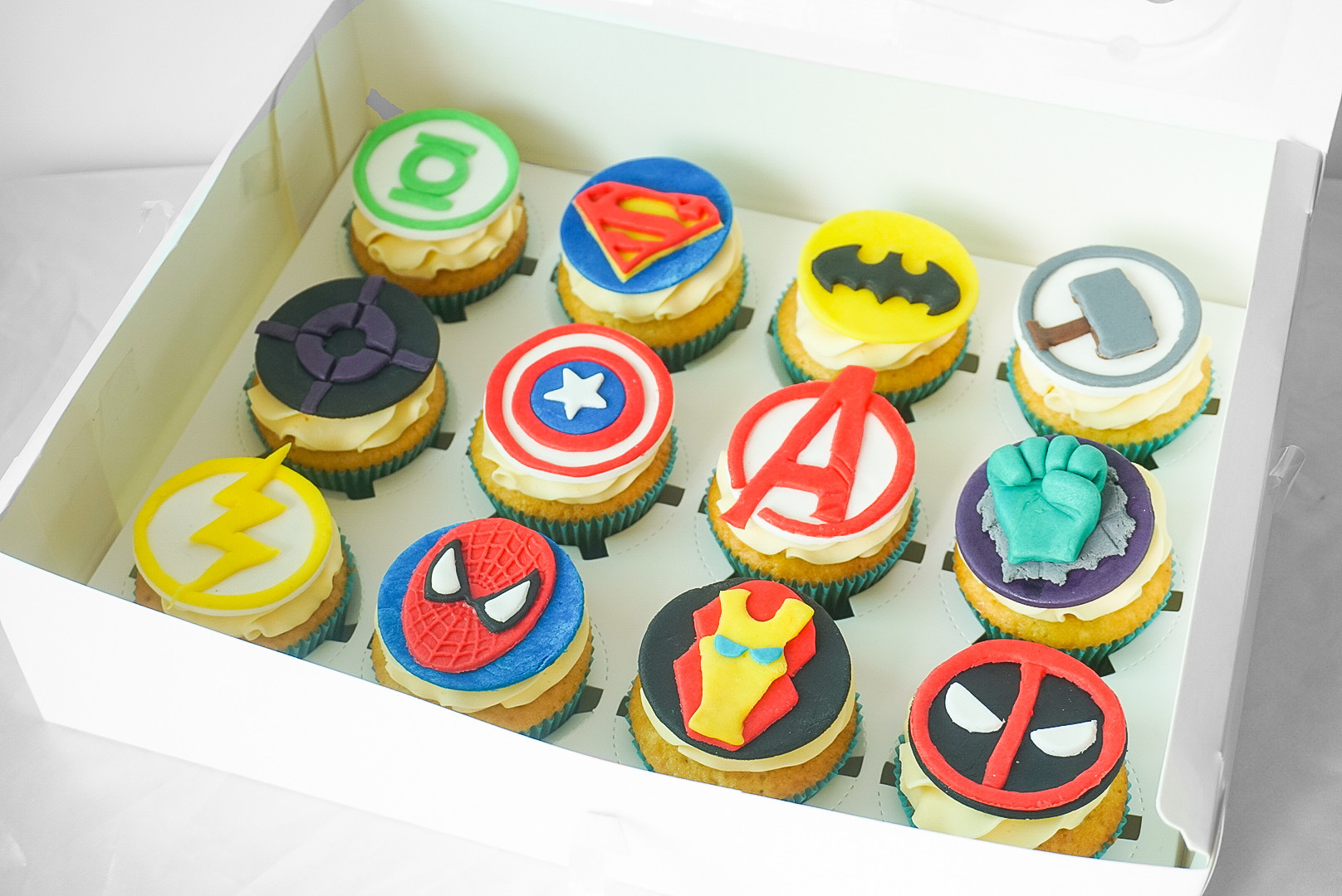 超級英雄糖皮奶油霜杯子蛋糕