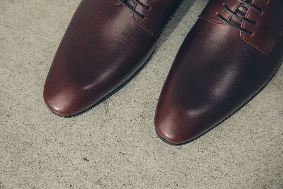 可可咖啡色流線德比鞋簡約的鞋頭設計